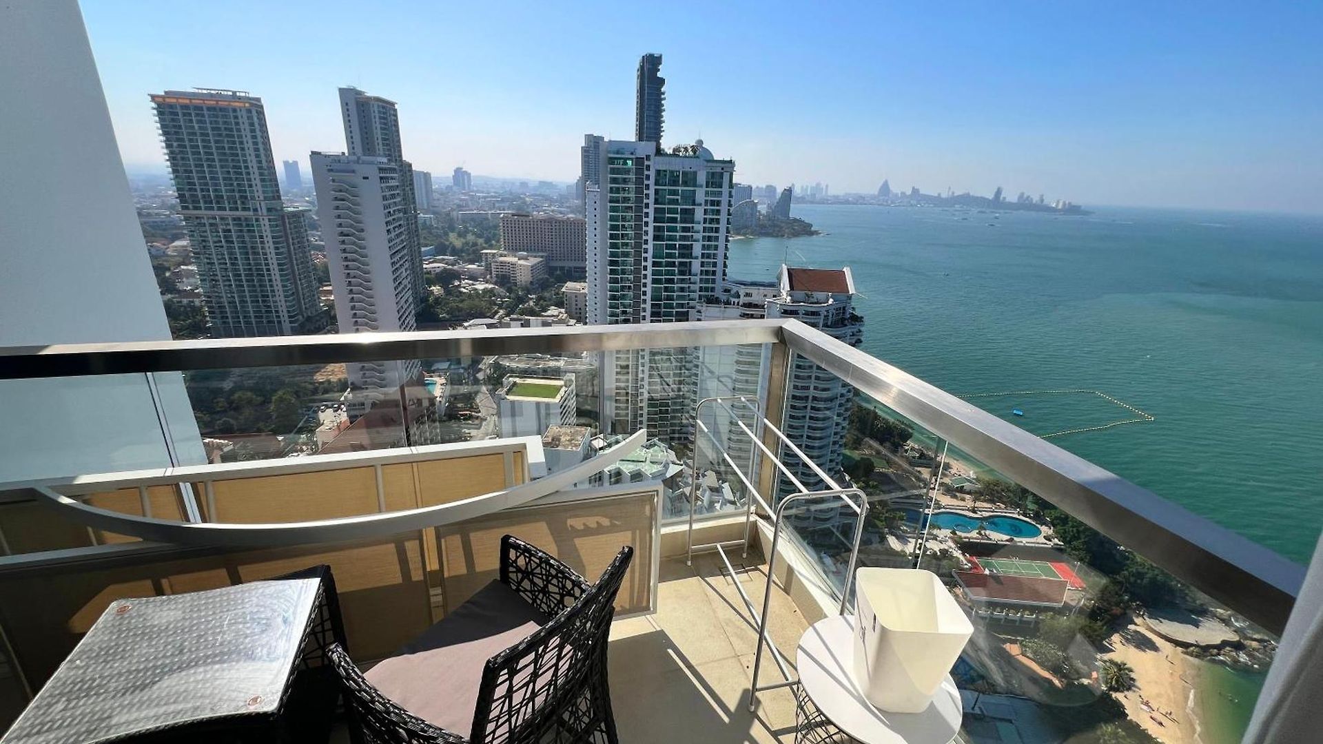 The Palm Wongamat 2br Beachfront 34th Floor Panoramic Sea View *