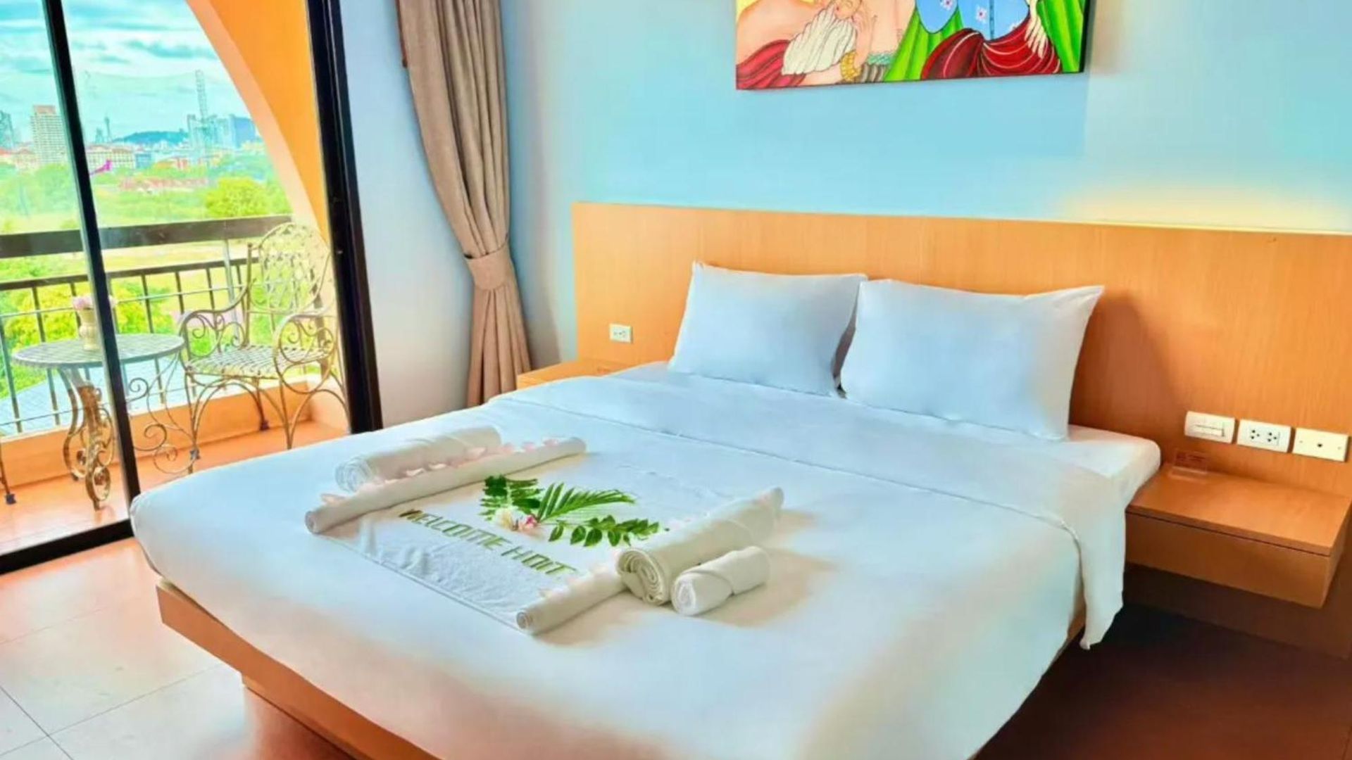 Poolside Near Terminal 21 & Bus Station Apartment *