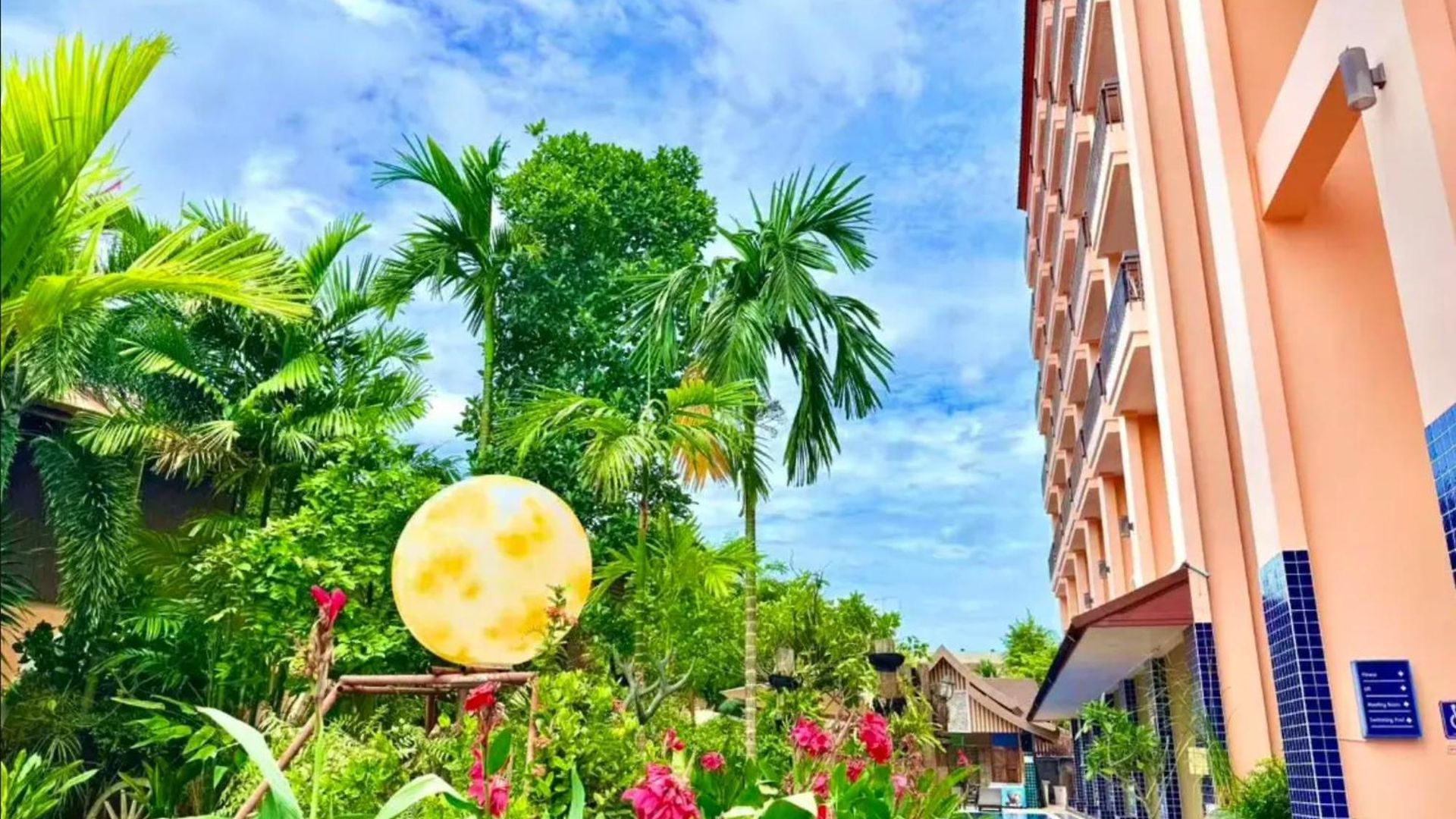 Poolside Near Terminal 21 & Bus Station Apartment Pattaya