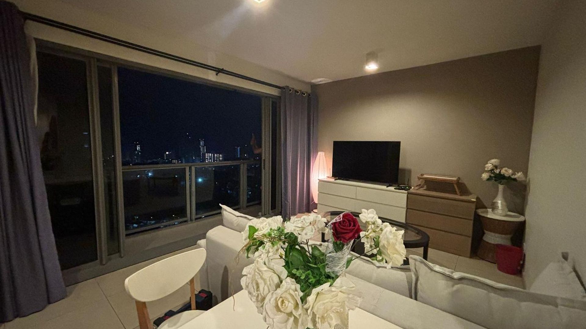 อพาร์ทเม้น Unixx 2 Bedroom Sea View Pattaya