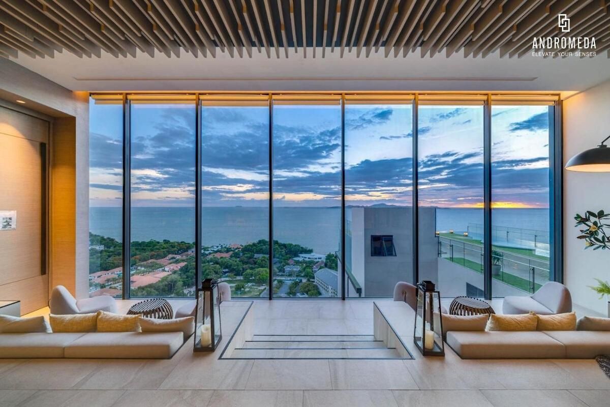 Luxury 2 Bed Sea View - Excellent Location Apartment Pattaya
