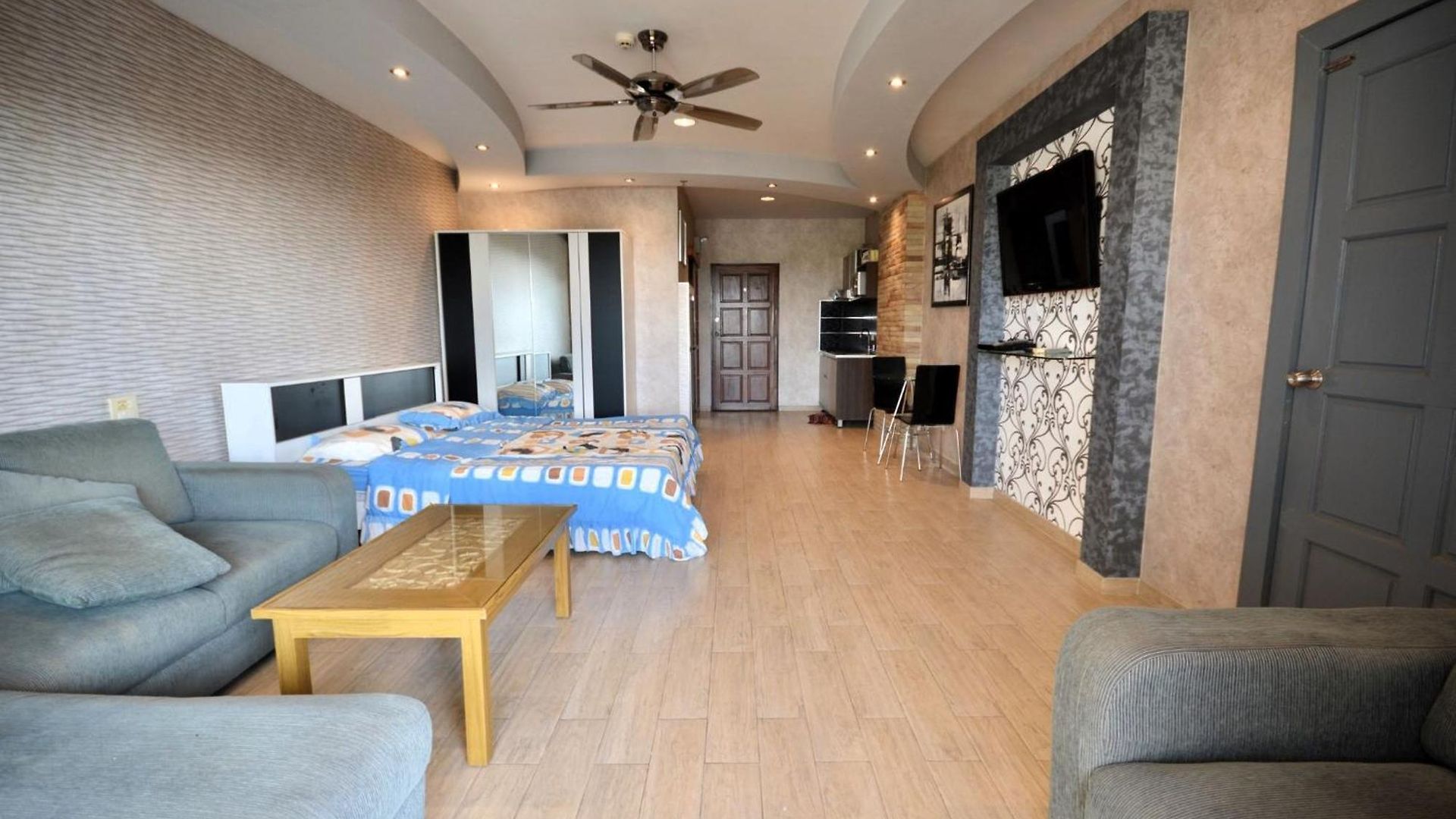 Sea-view With Large Balcony - Bright And Spacious