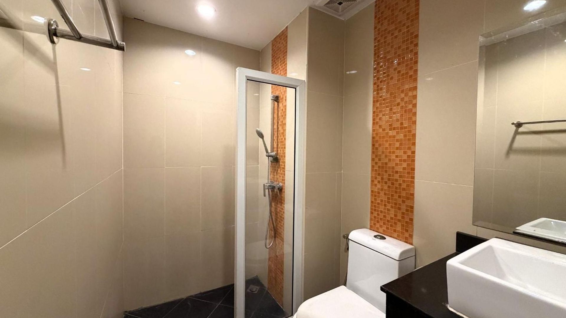 Pool-view With Balcony - Nordic Vip 3, Pratumnak Apartment Pattaya