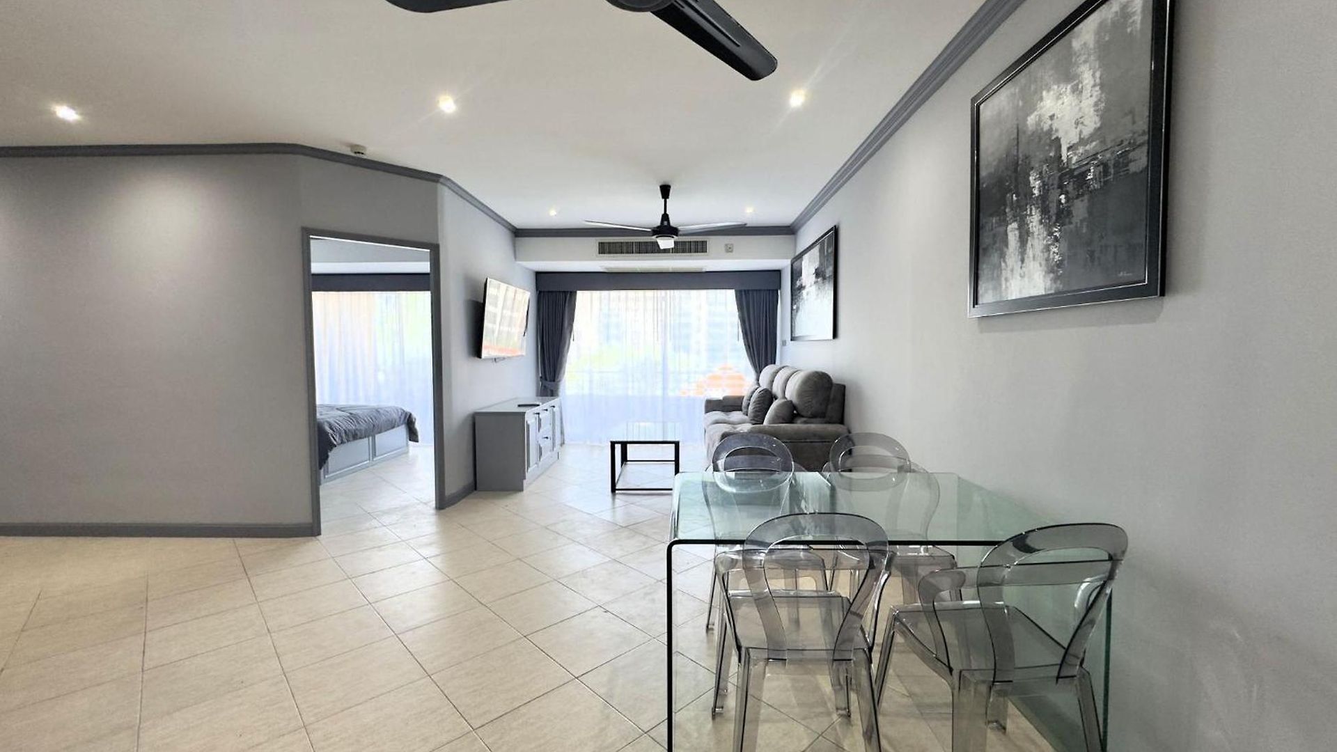 Spacious 2-bedroom Pool-view - Executive 2, Pratumnak Pattaya