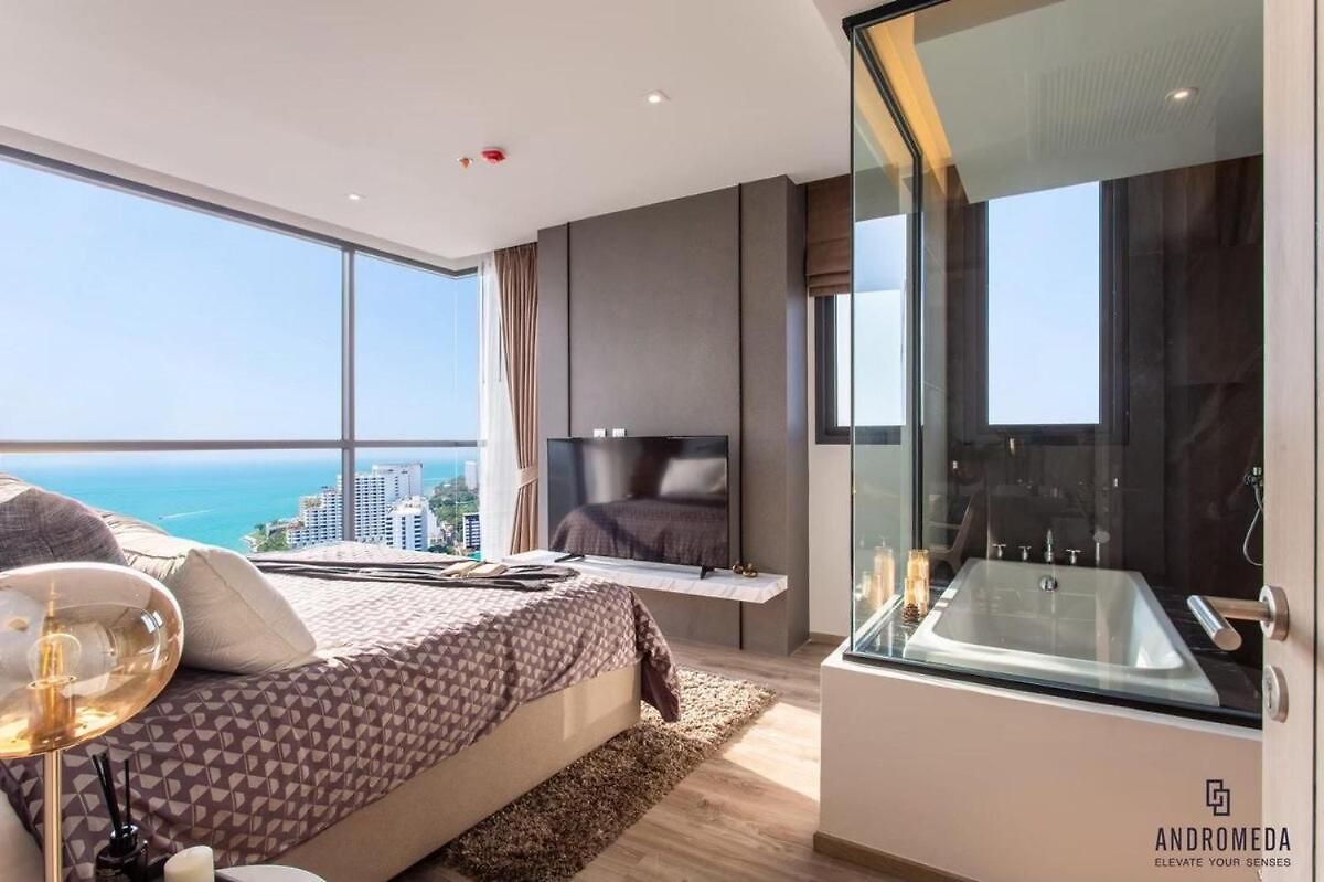 Luxury 2 Bed Sea View - Excellent Location Apartment *
