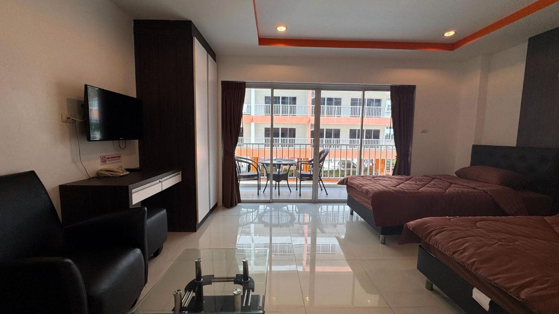 อพาร์ทเม้น Pool-view With Balcony - New Nordic Vip 4, Pratumnak Pattaya