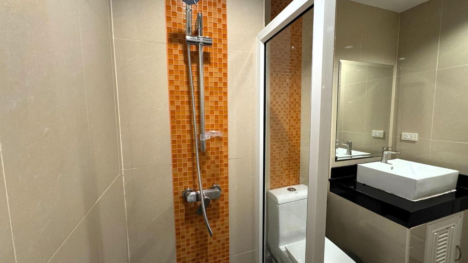 Bright Corner Pool-view With Balcony - New Nordic Vip 3, Pratumnak *