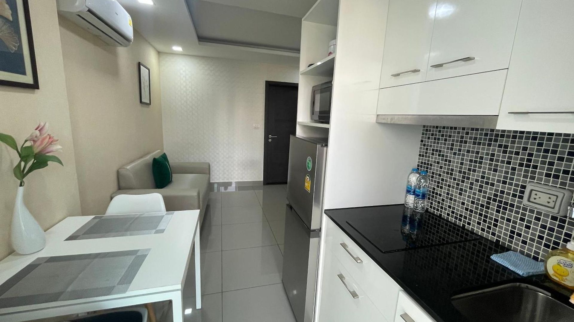 Cozy With Swimming Pool, Gym, Sauna, Great Location, Near Beach, Easy Transport - Guest Friendly