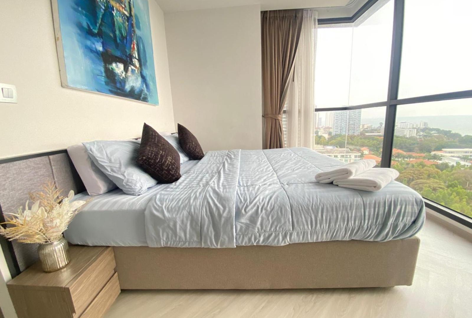 2 Bed Luxury - Front * Pattaya