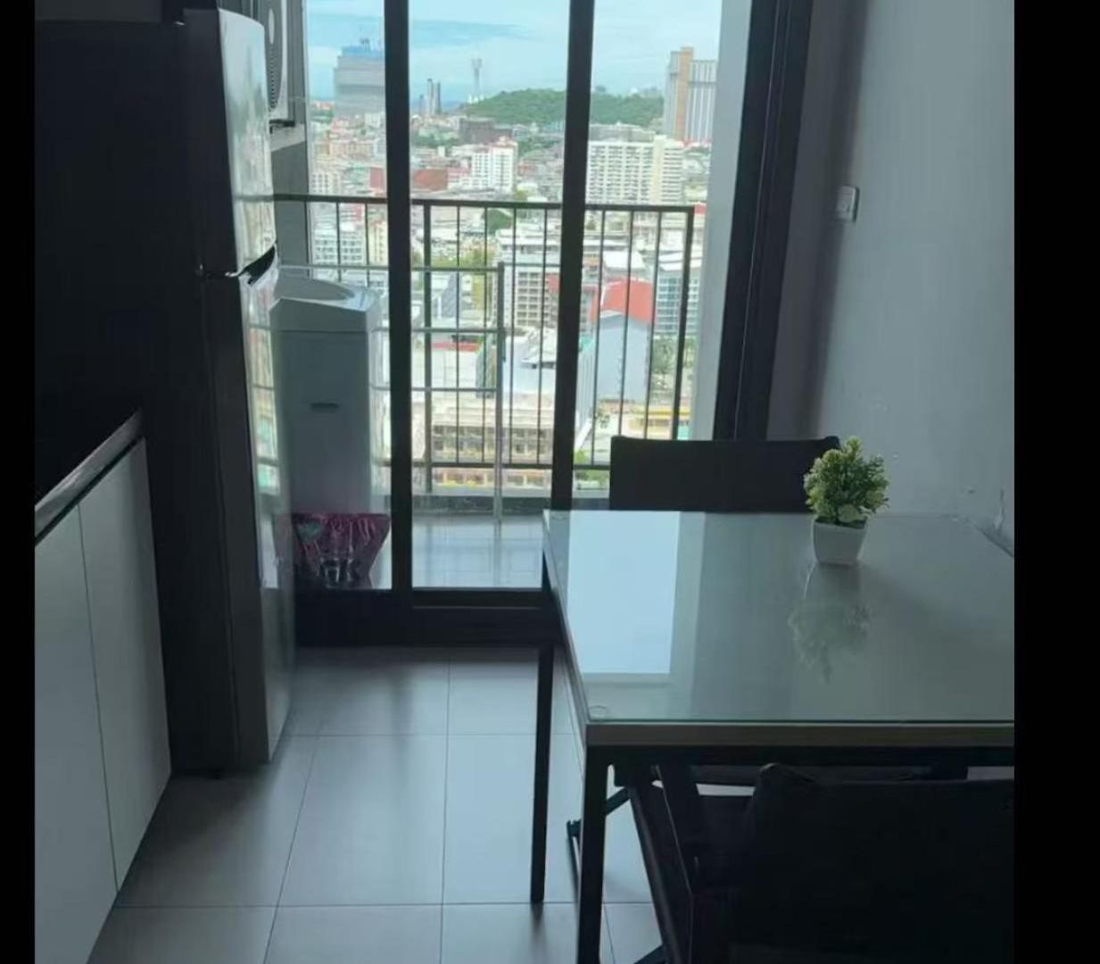 1the Base芭提雅市中心单卧室 网红无边泳池 明星都来打卡 Pattaya