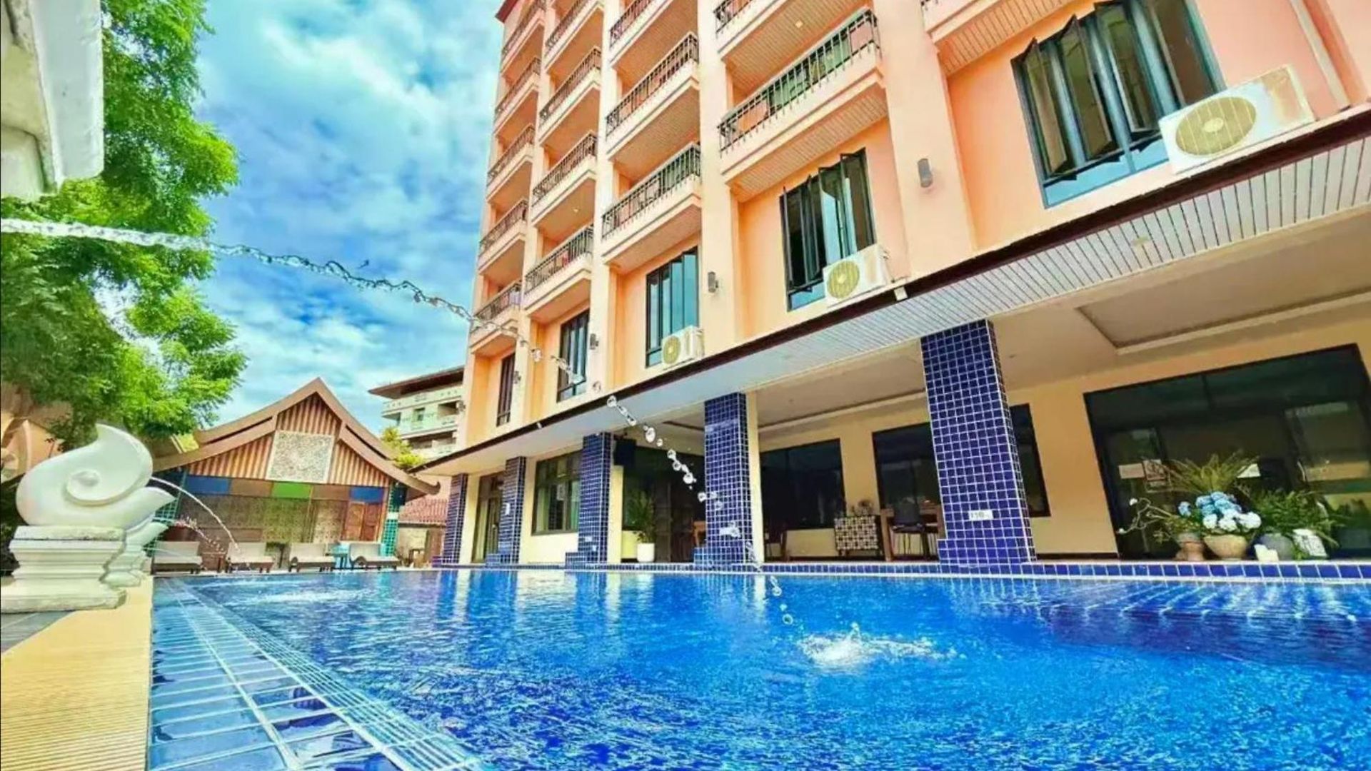 Poolside Near Terminal 21 & Bus Station Apartment