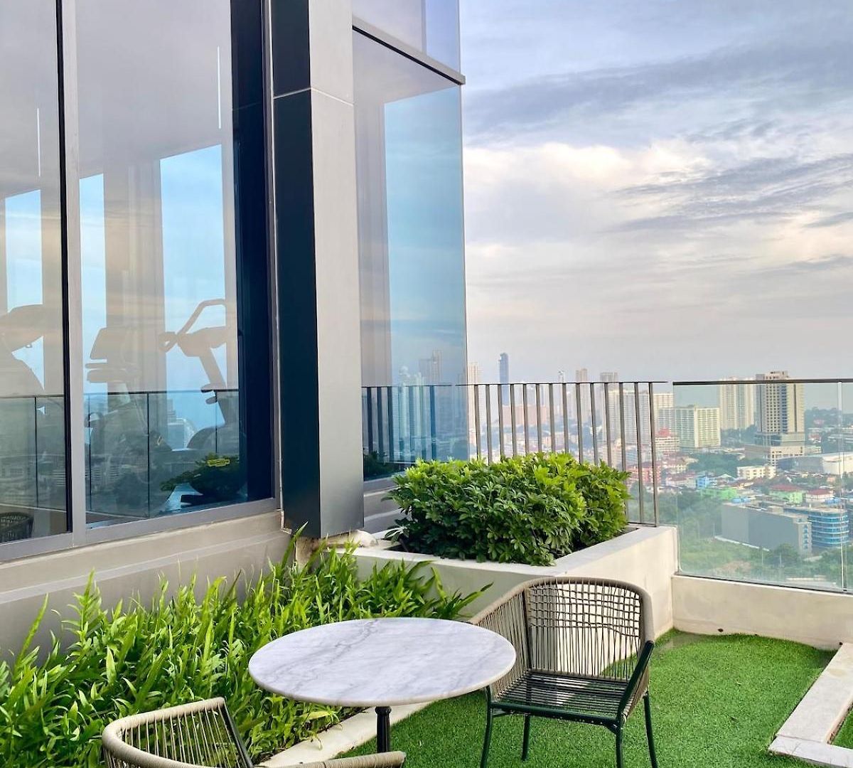 Comfort In Panorama Sky View *