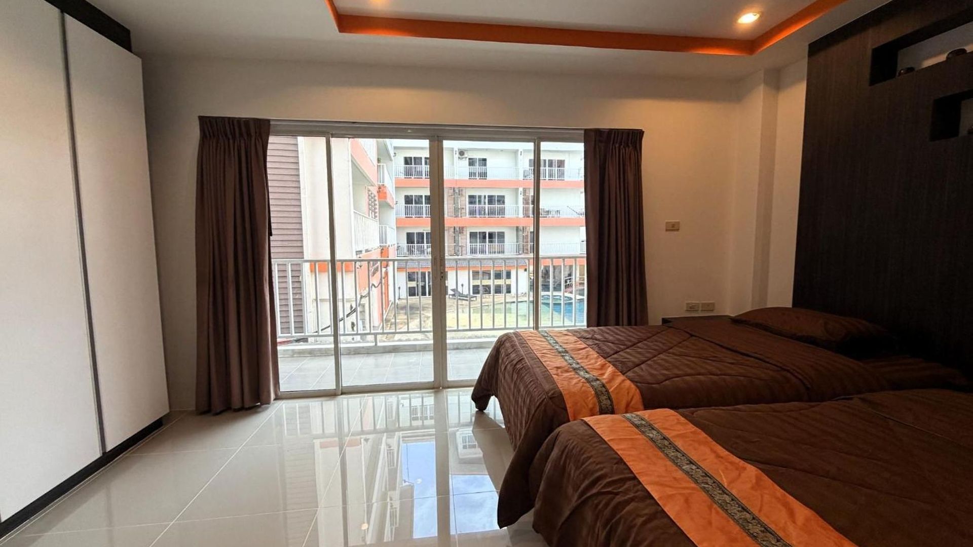 Pool-view With Balcony - Nordic Vip 3, Pratumnak Pattaya