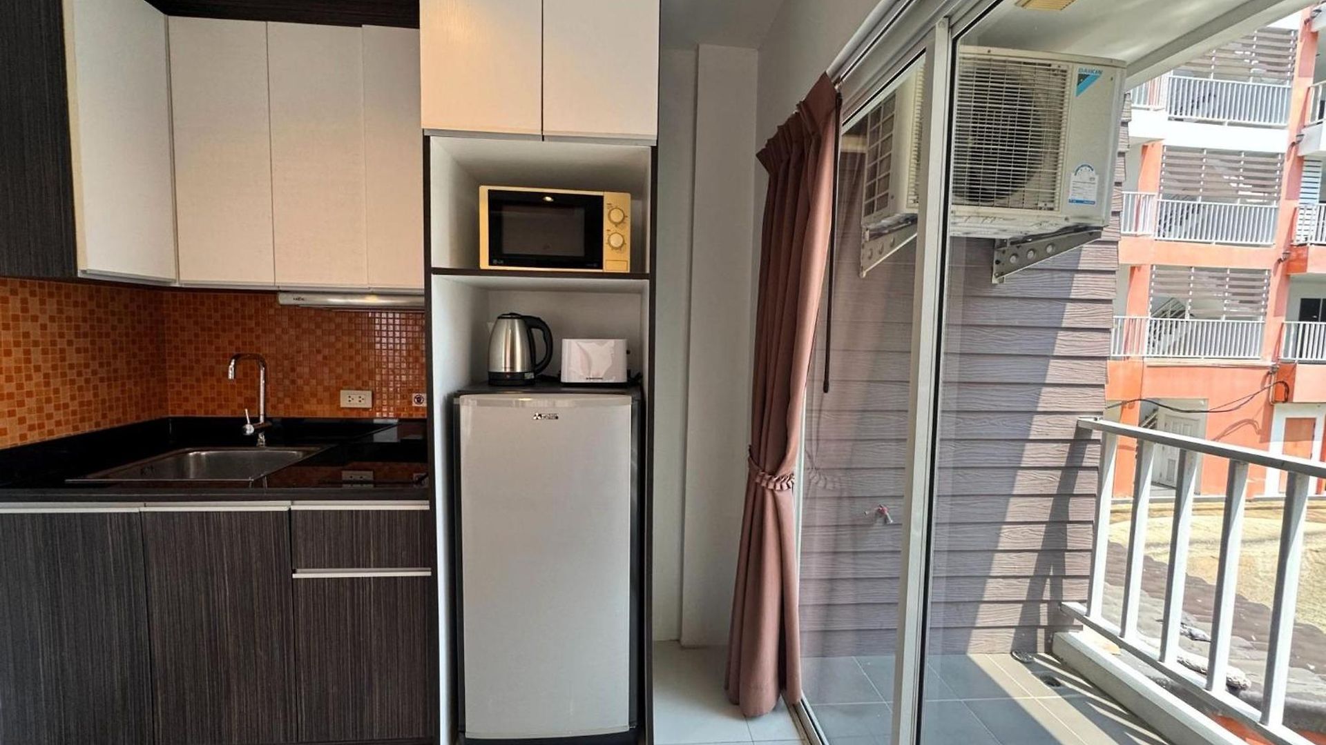 Apartment Stylish Pool-view With Balcony - New Nordic Vip 3, Pratumnak