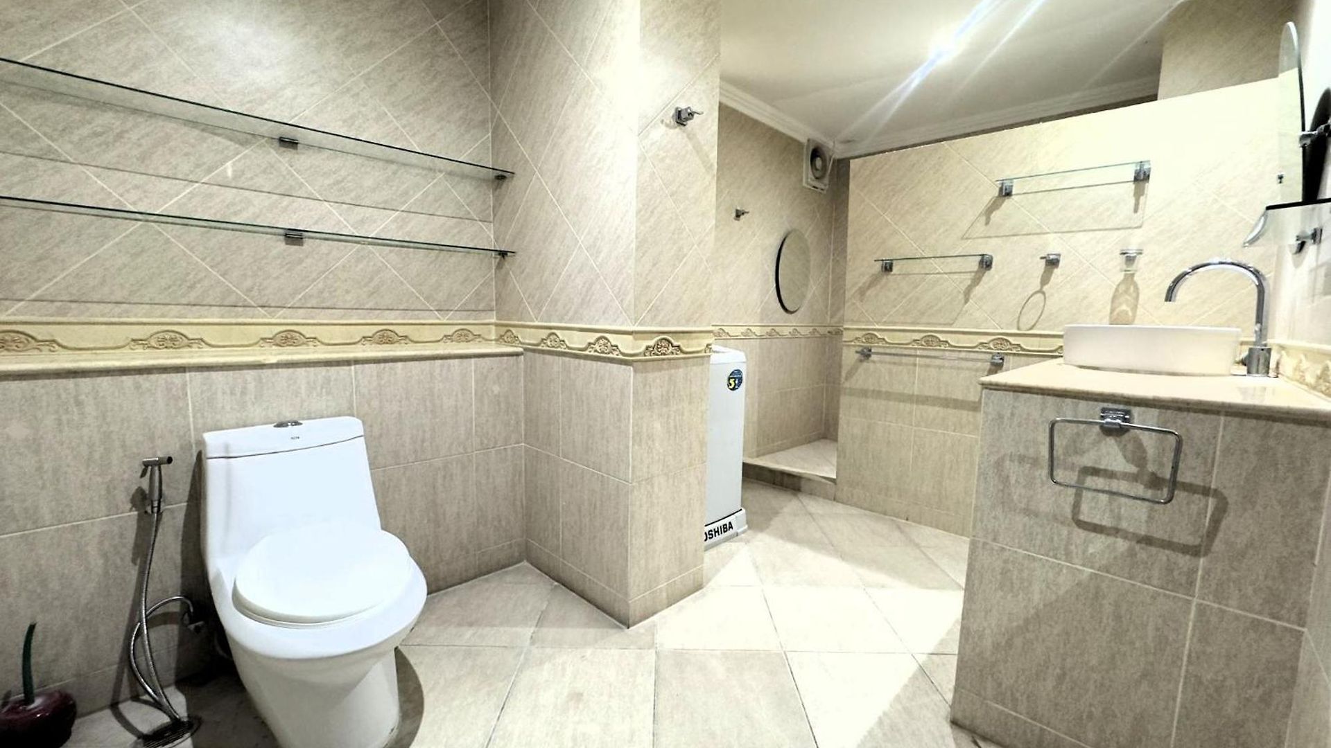 Spacious 2-bedroom Pool-view - Executive 2, Pratumnak Apartment *