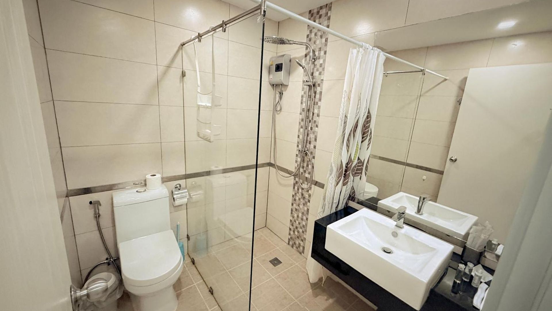 อพาร์ทเม้น Modern 2br Rooftop Swimming Pool Pratumnak Pattaya