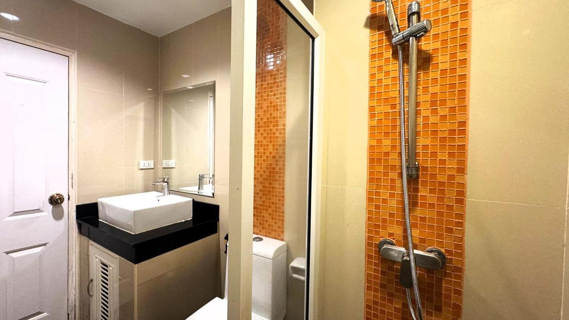 อพาร์ทเม้น Cozy Pool-view With Balcony - New Nordic Vip 3, Pratumnak Pattaya