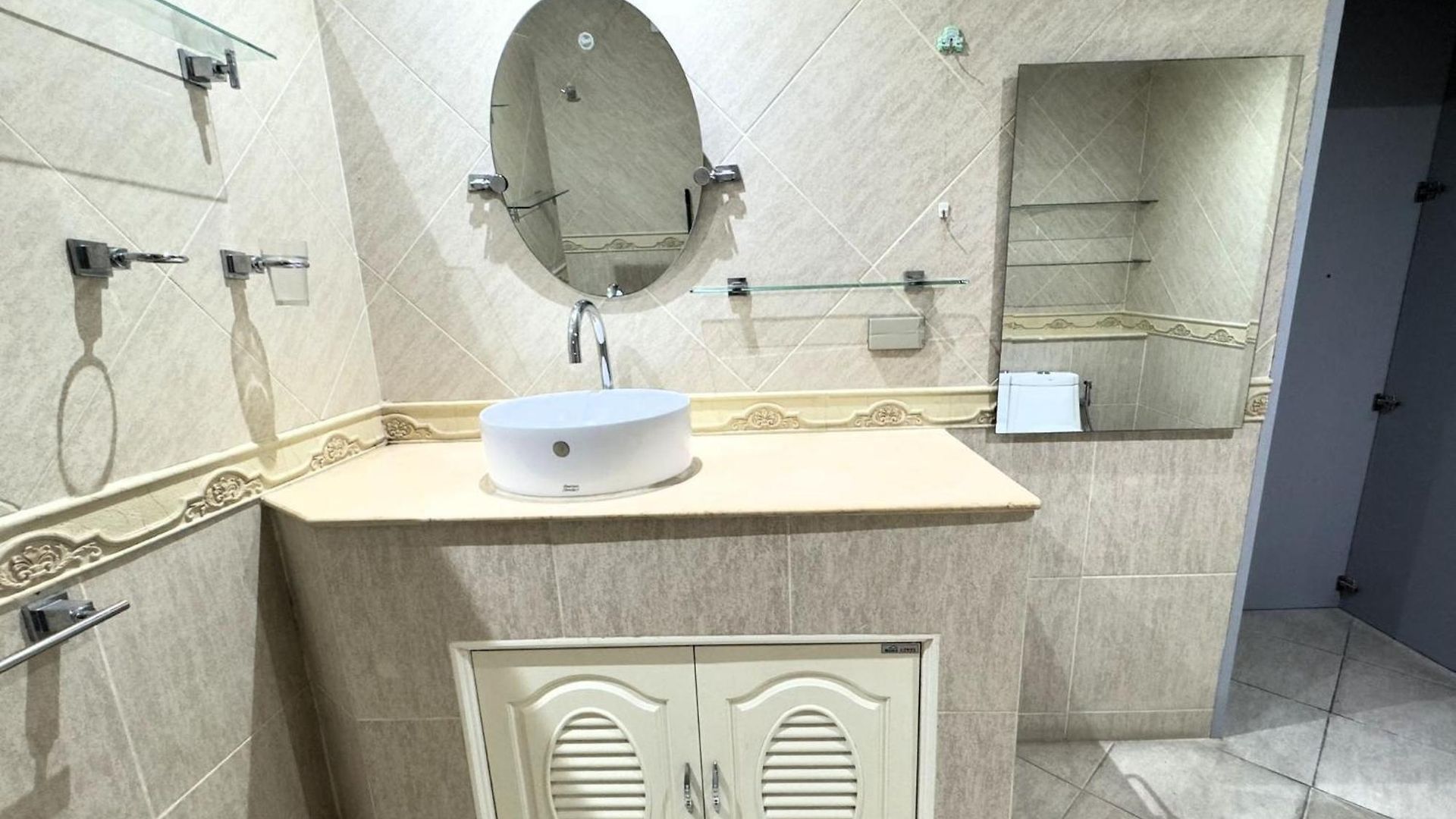 Spacious 2-bedroom Pool-view - Executive 2, Pratumnak
