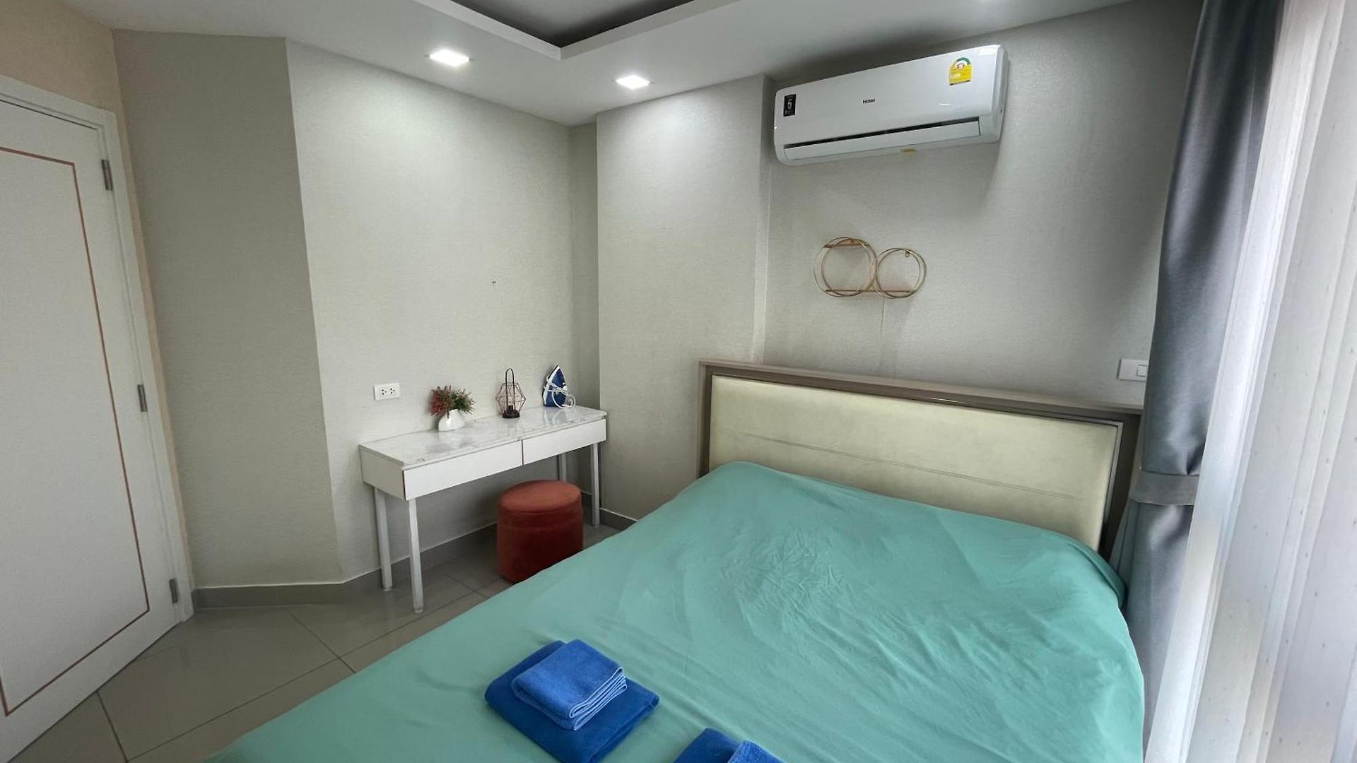 Cozy With Swimming Pool, Gym, Sauna, Great Location, Near Beach, Easy Transport - Guest Friendly อพาร์ทเม้น *