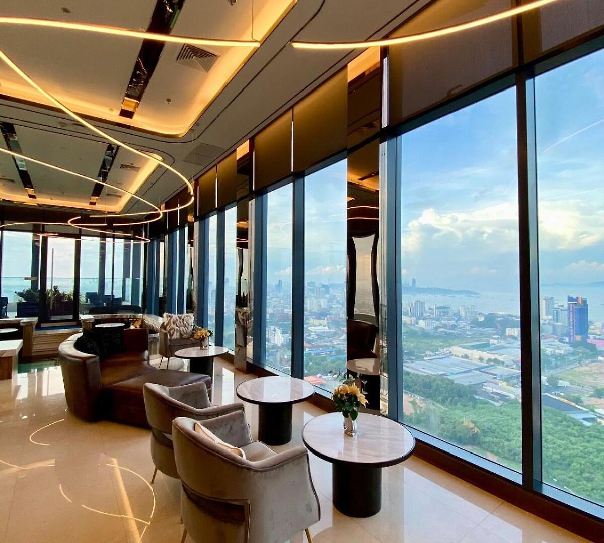 Comfort In Panorama Sky View *