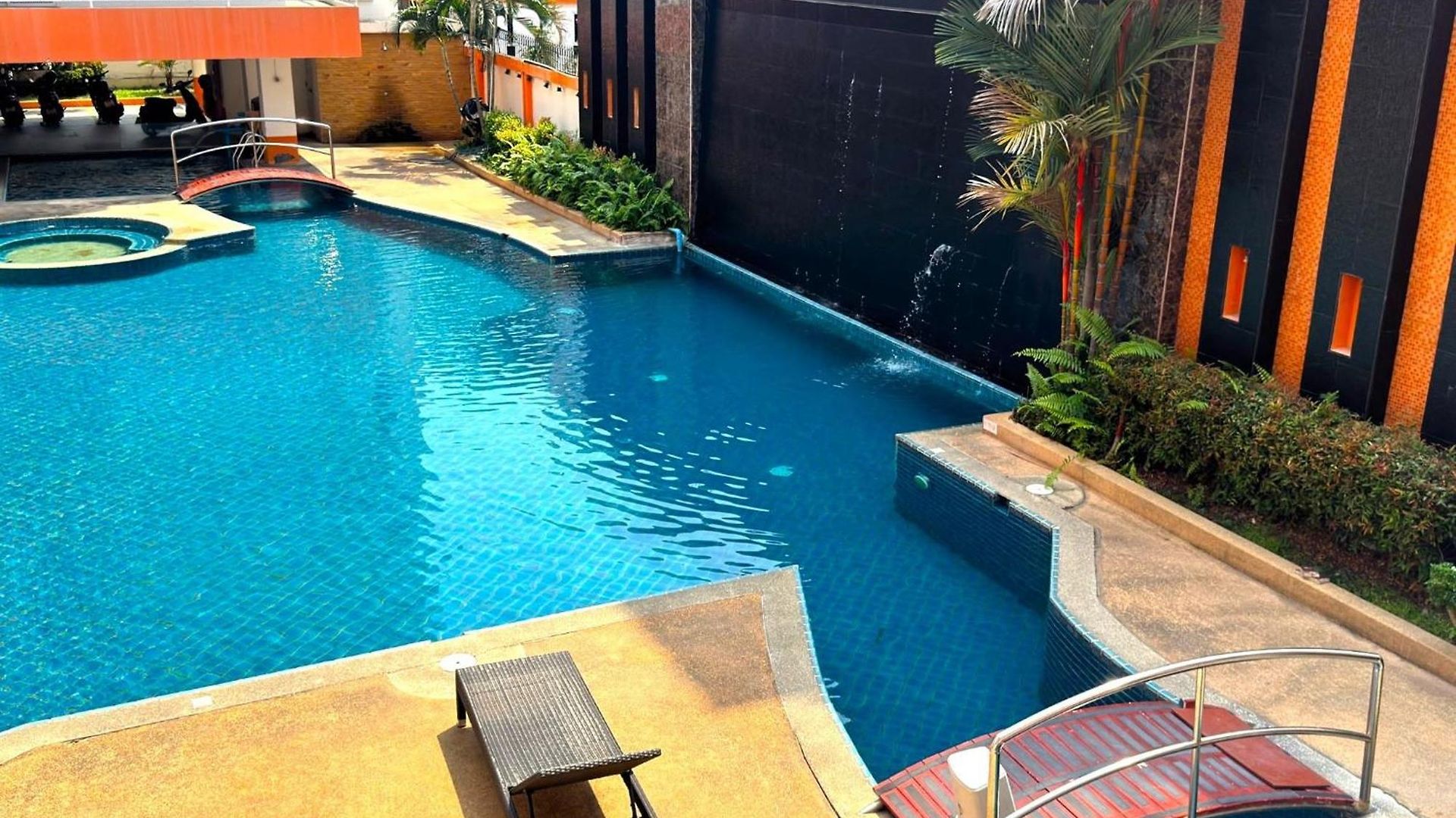 Modern Pool-view With Balcony - Nordic Vip3, Pratumnak Hill Apartment *