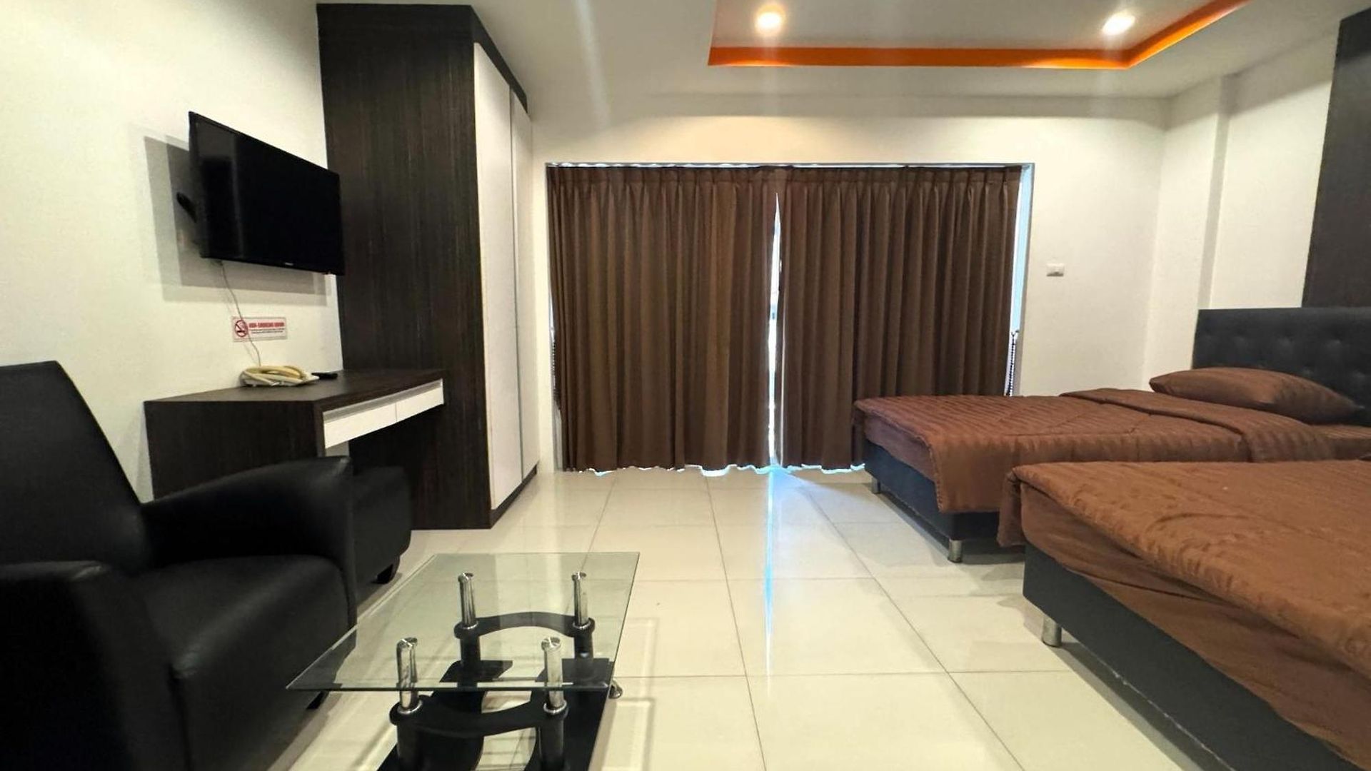 อพาร์ทเม้น Comfortable Pool-view With Balcony - Pratumnak, Pattaya