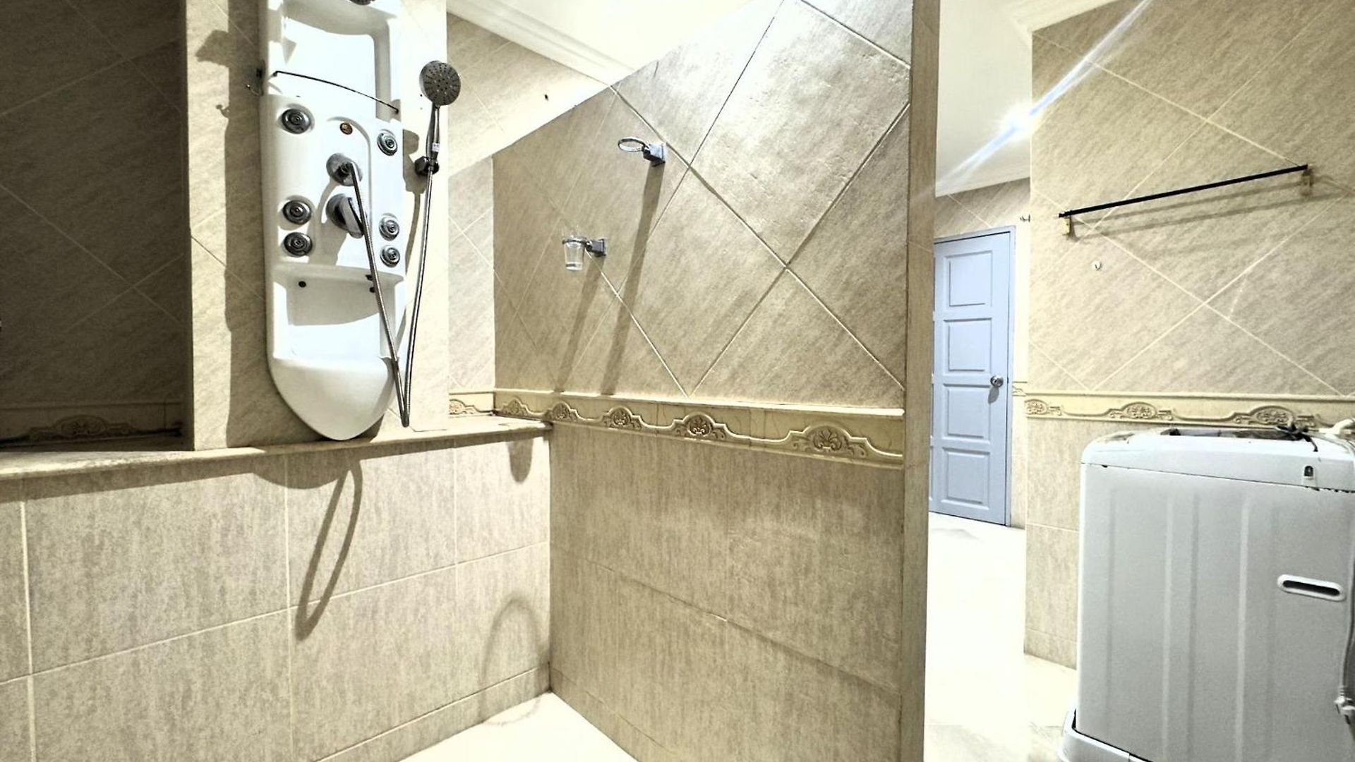 Apartment Spacious 2-bedroom Pool-view - Executive 2, Pratumnak