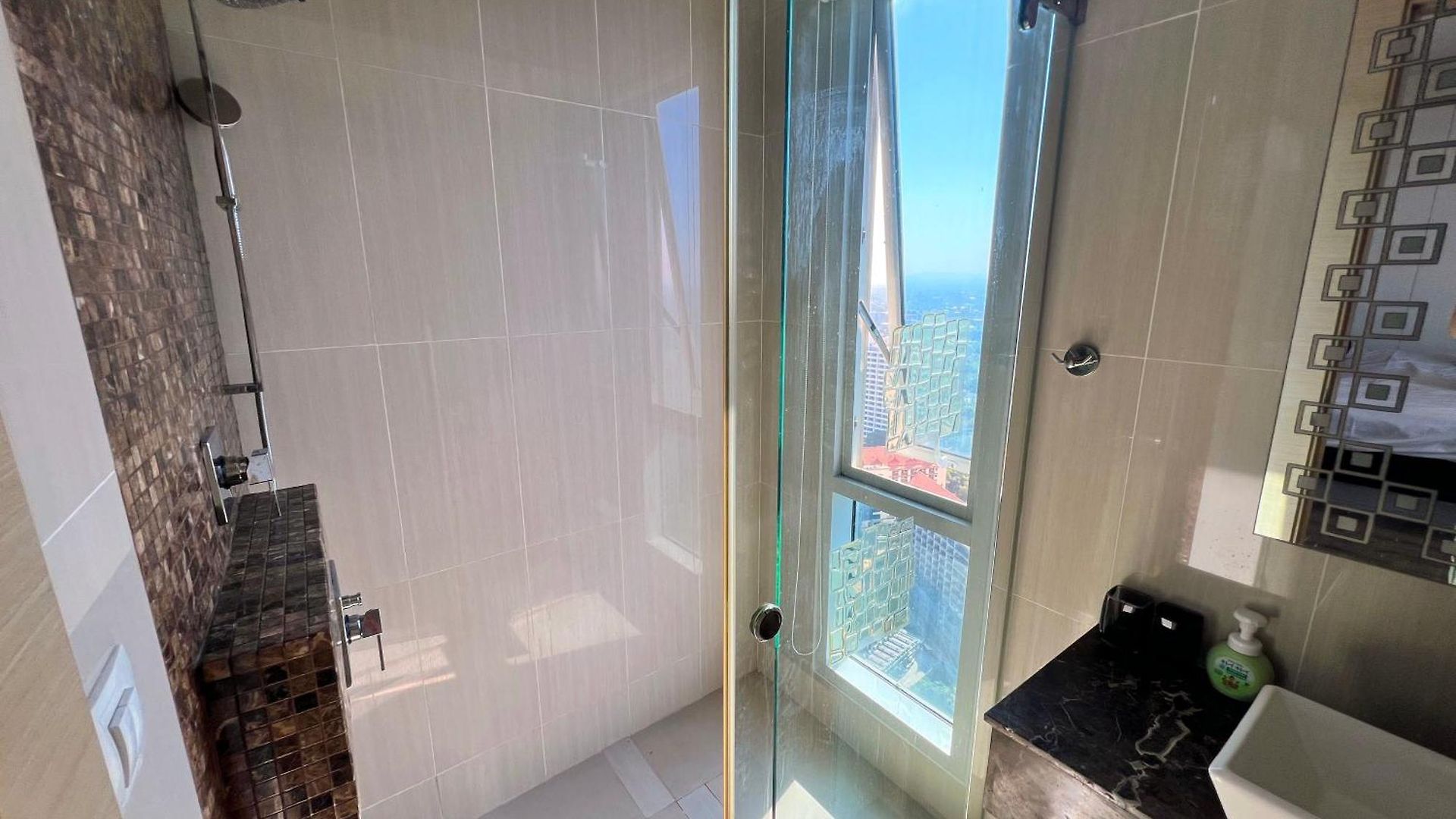 อพาร์ทเม้น The Palm Wongamat 2br Beachfront 34th Floor Panoramic Sea View Pattaya