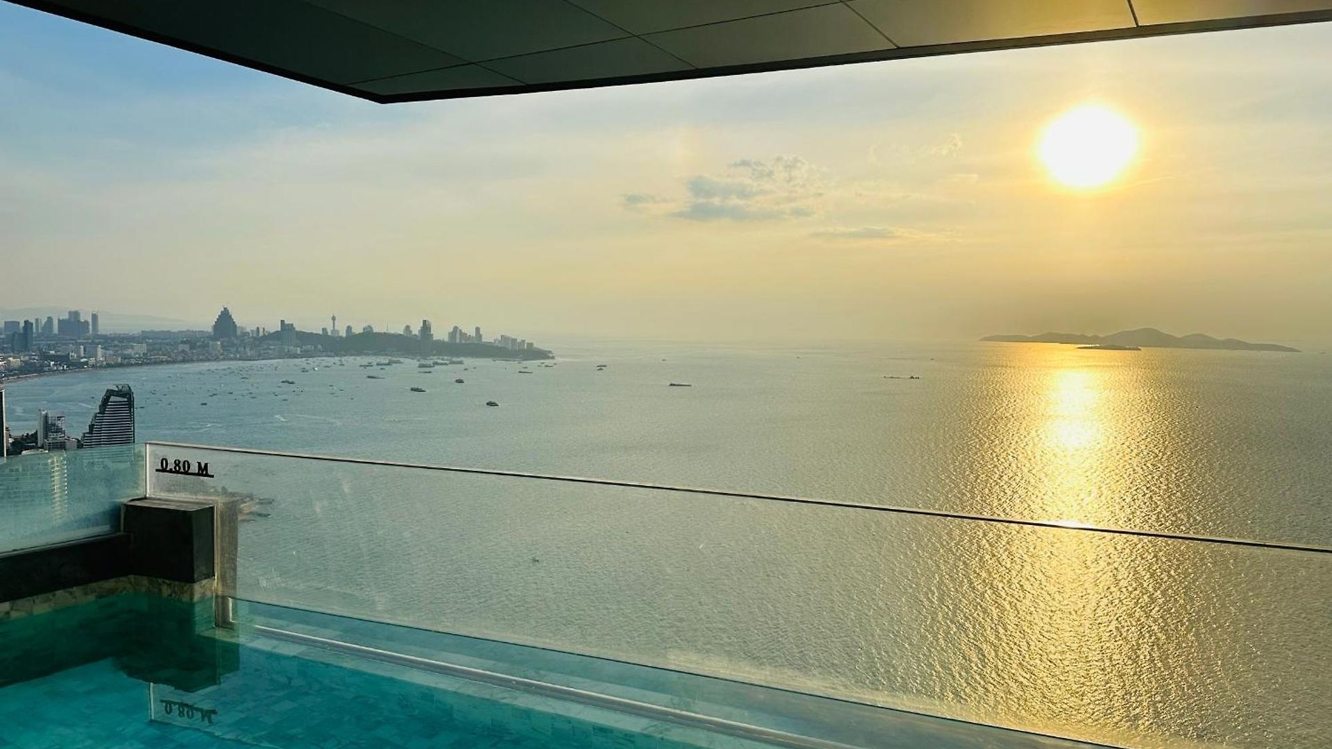 Ultra-luxury Sea View At Arom *