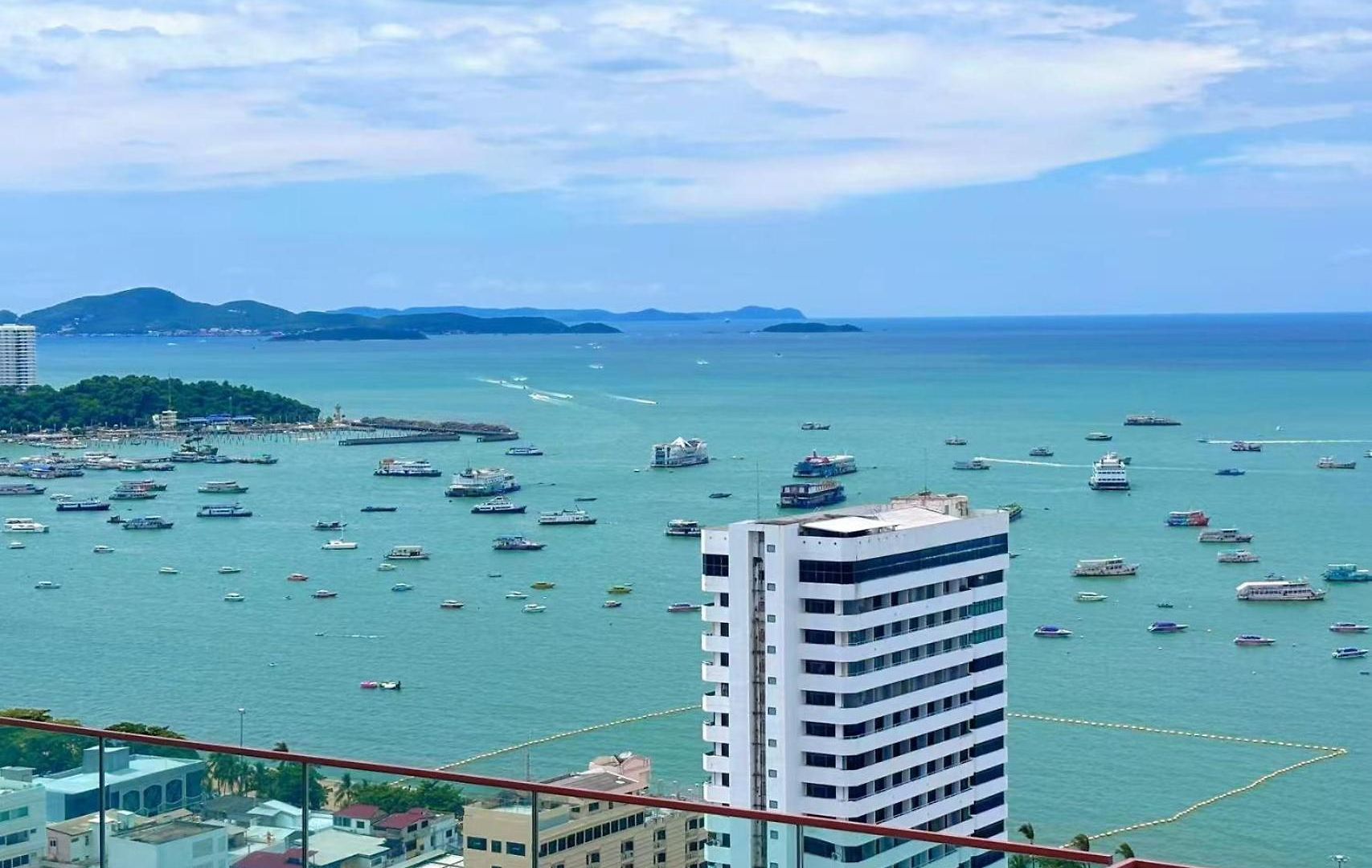 อพาร์ทเม้น Edge Pattaya中心公寓 无边泳池 地标景观 海景房 *