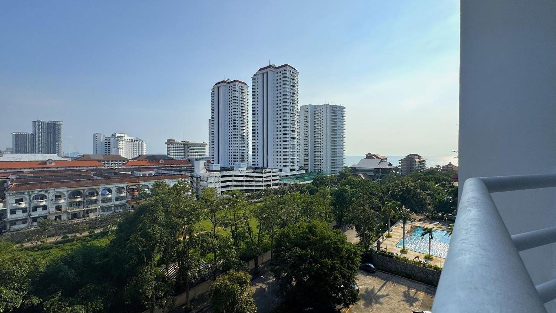 อพาร์ทเม้น Sea View With Large Balcony At View Talay 5d