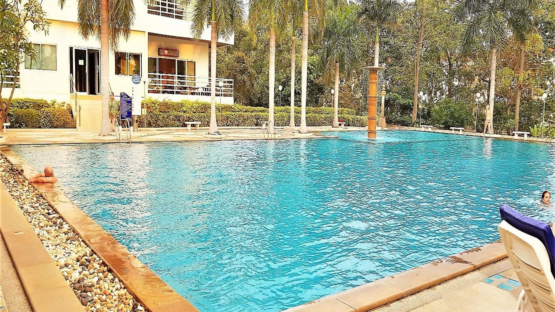 อพาร์ทเม้น Sea-view With Large Balcony - Bright And Spacious *