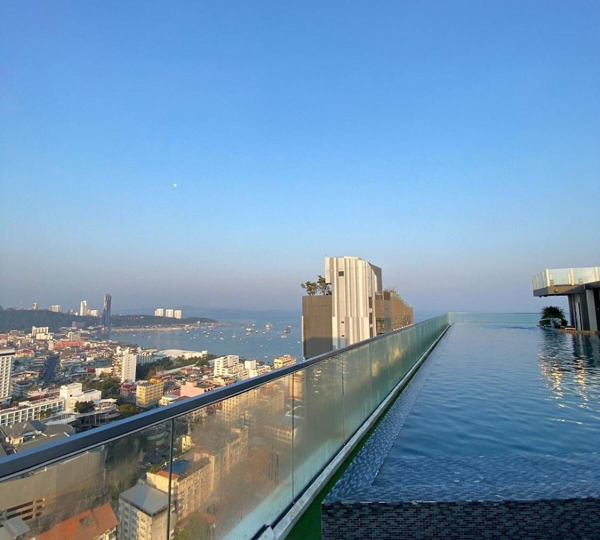 The Base - In Middle Town * Pattaya