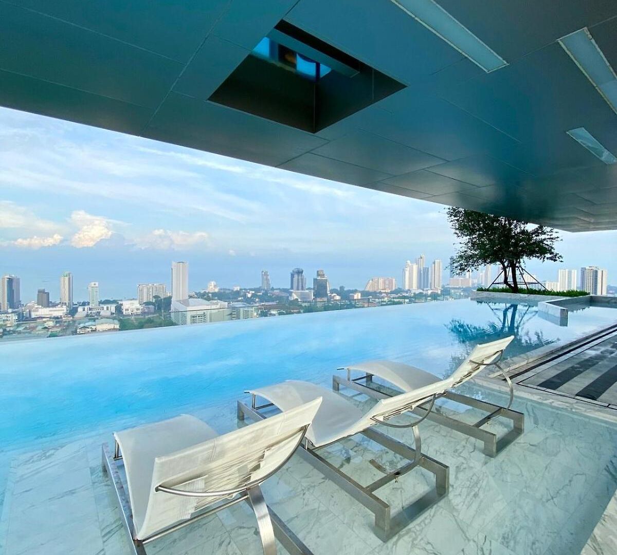 Comfort In Panorama Sky View *