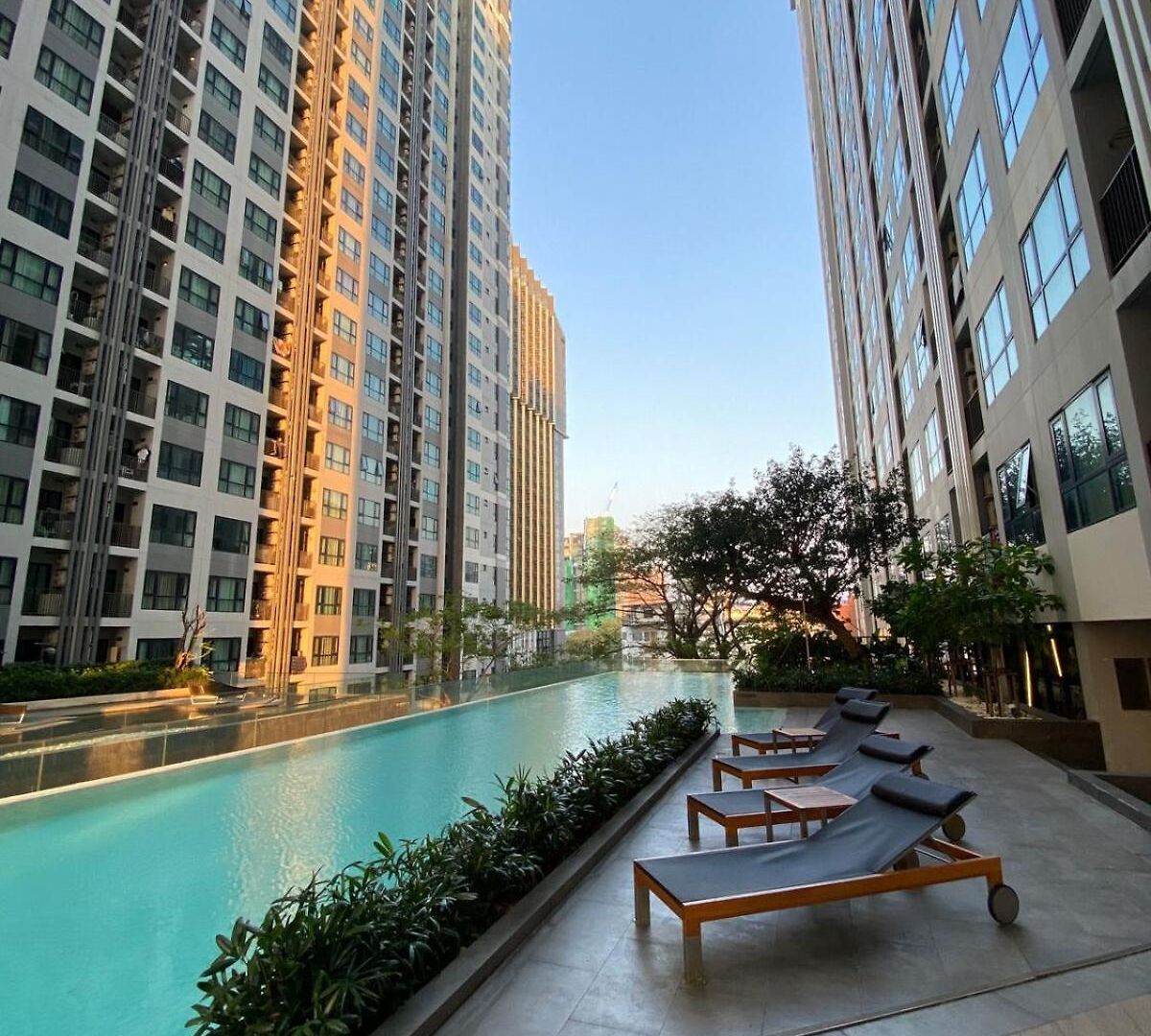The Base - In Middle Town Apartment