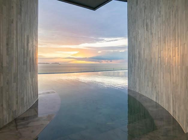 อพาร์ทเม้น Ultra-luxury Sea View At Arom *