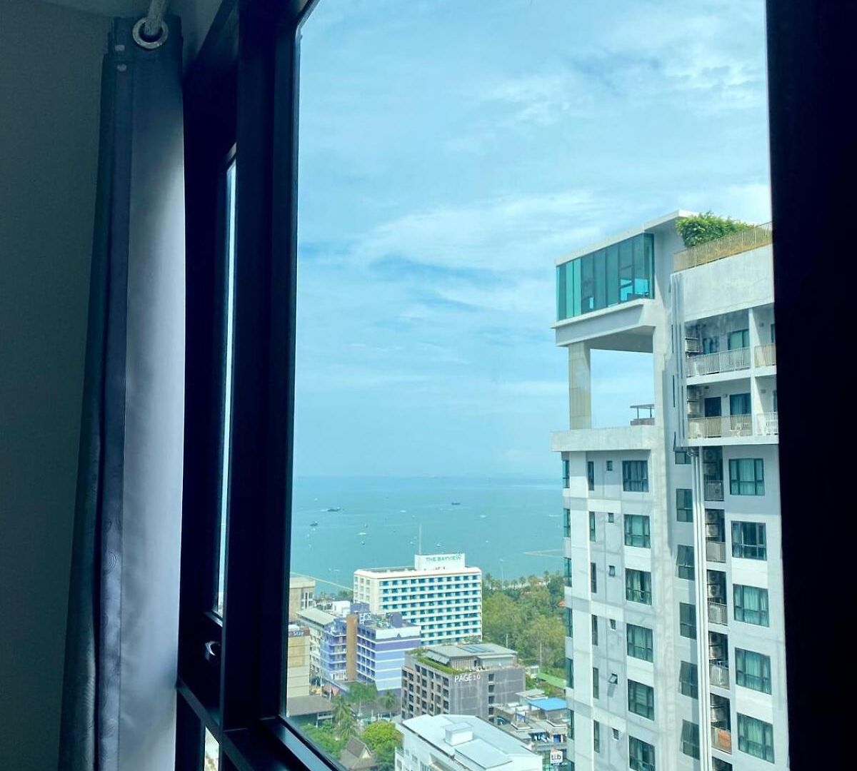 The Base - In Middle Town * Pattaya