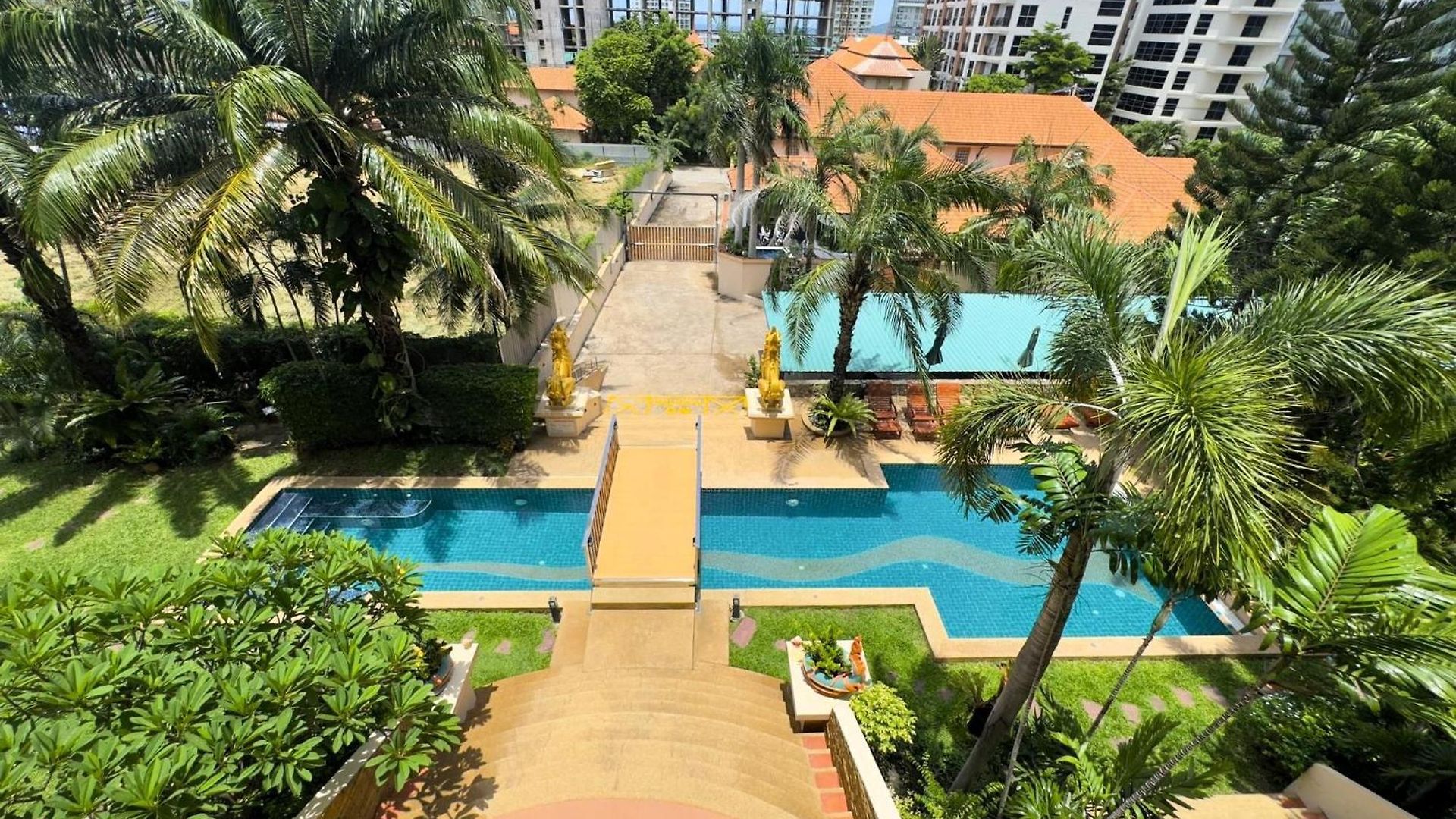 Spacious 2-bedroom Pool-view - Executive 2, Pratumnak * Pattaya
