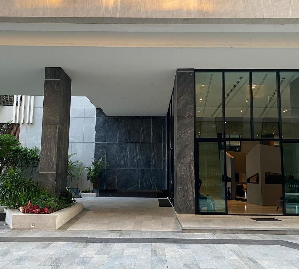 The Base - In Middle Town Apartment *