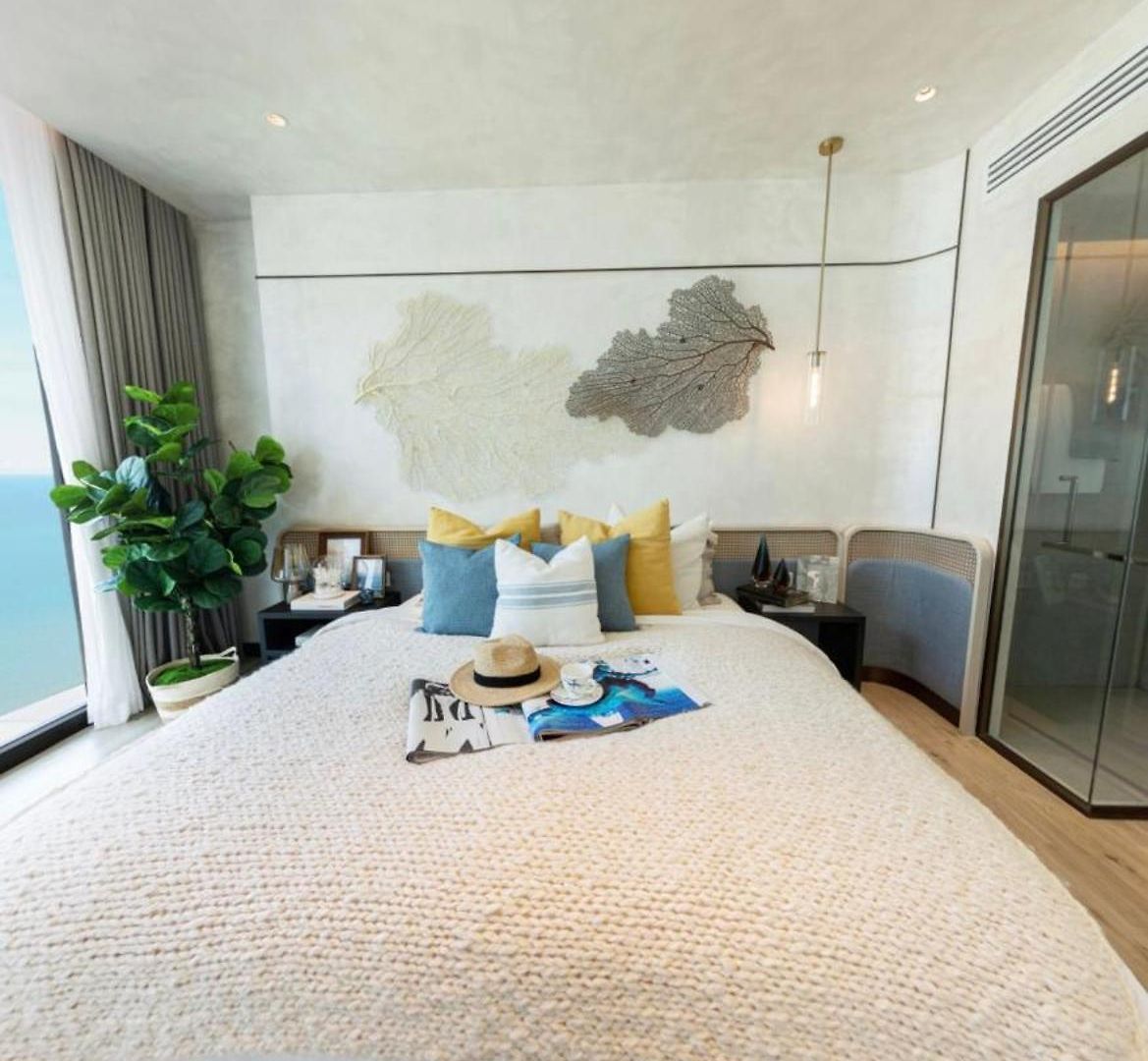 อพาร์ทเม้น Ultra-luxury Sea View At Arom Pattaya