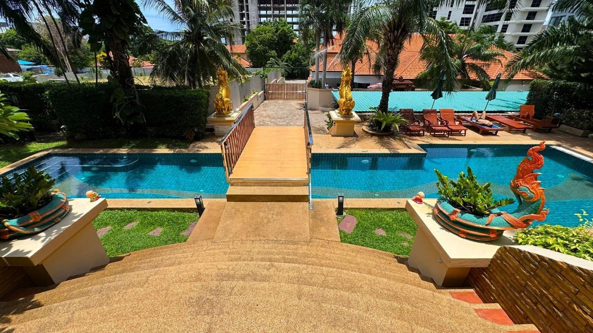 Spacious 2-bedroom Pool-view - Executive 2, Pratumnak * Pattaya