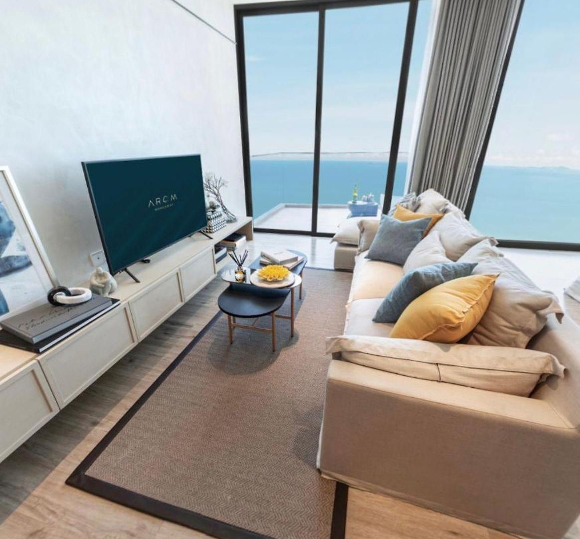 อพาร์ทเม้น Ultra-luxury Sea View At Arom Pattaya