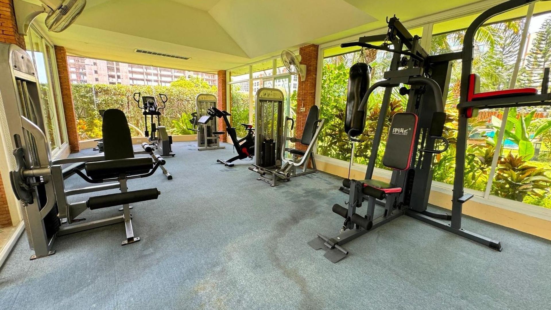 Spacious 2-bedroom Pool-view - Executive 2, Pratumnak * Pattaya