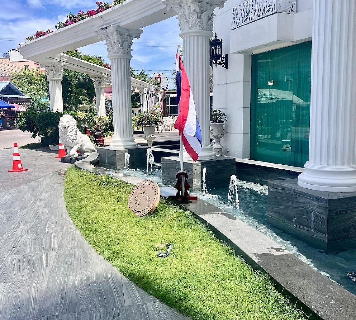 อพาร์ทเม้น Garden Olympus Balcony