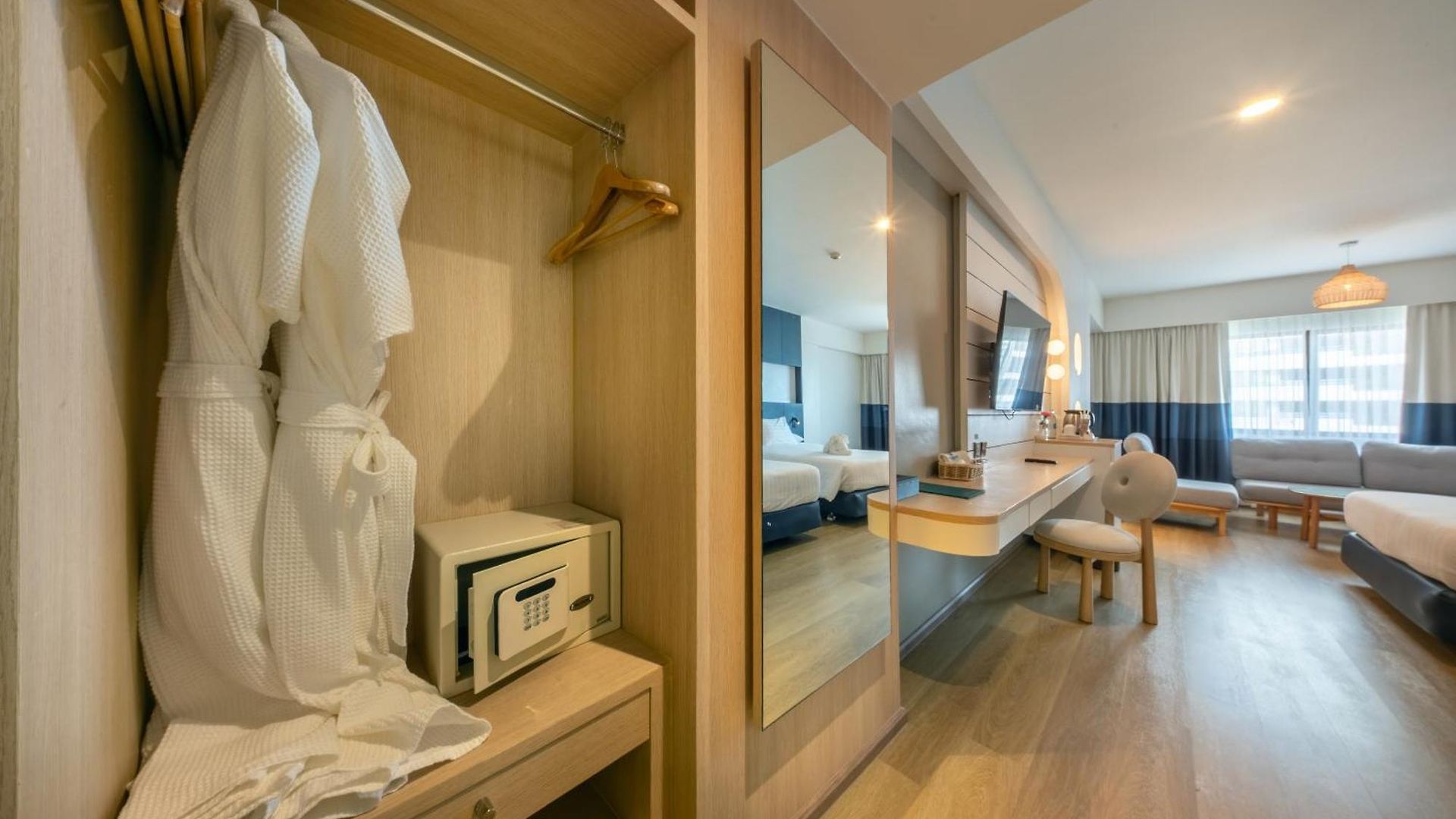 Jomtien Palm & - Family-friendly 5* Pattaya