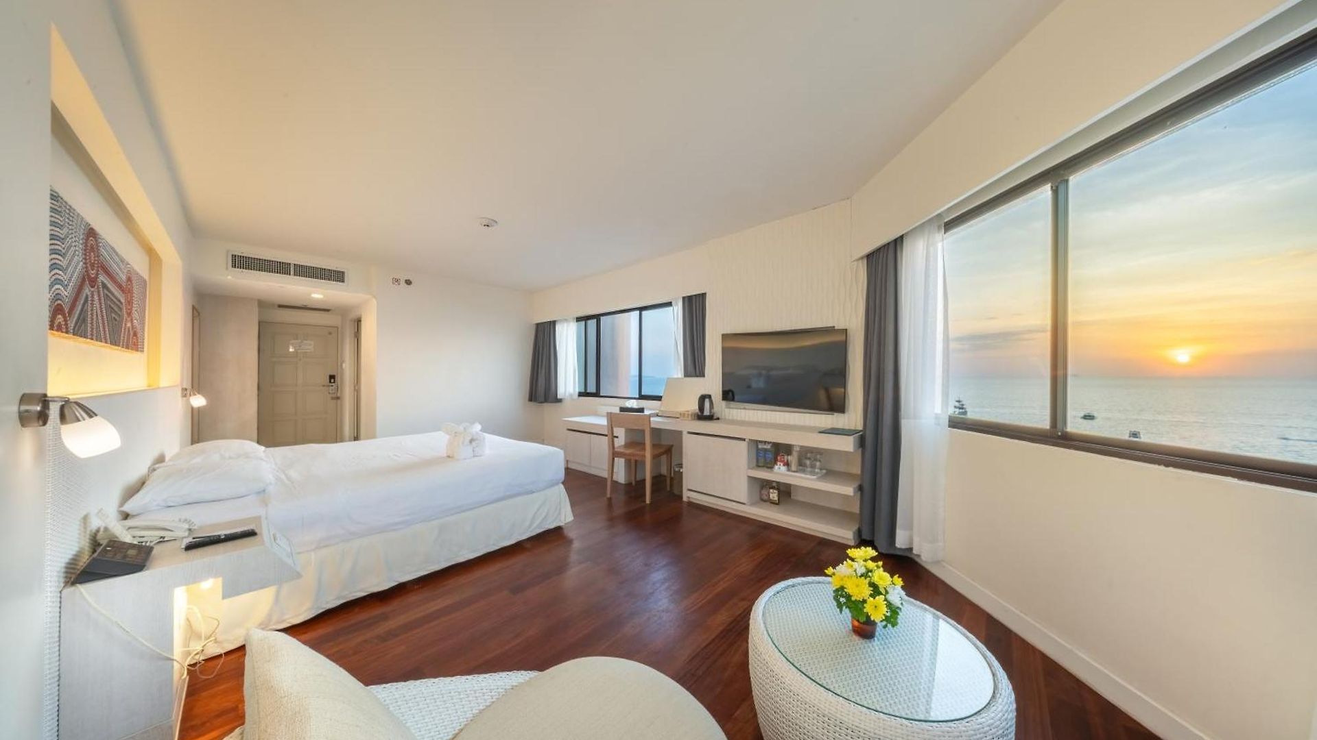 โรงแรม Jomtien Palm & - Family-friendly 5*