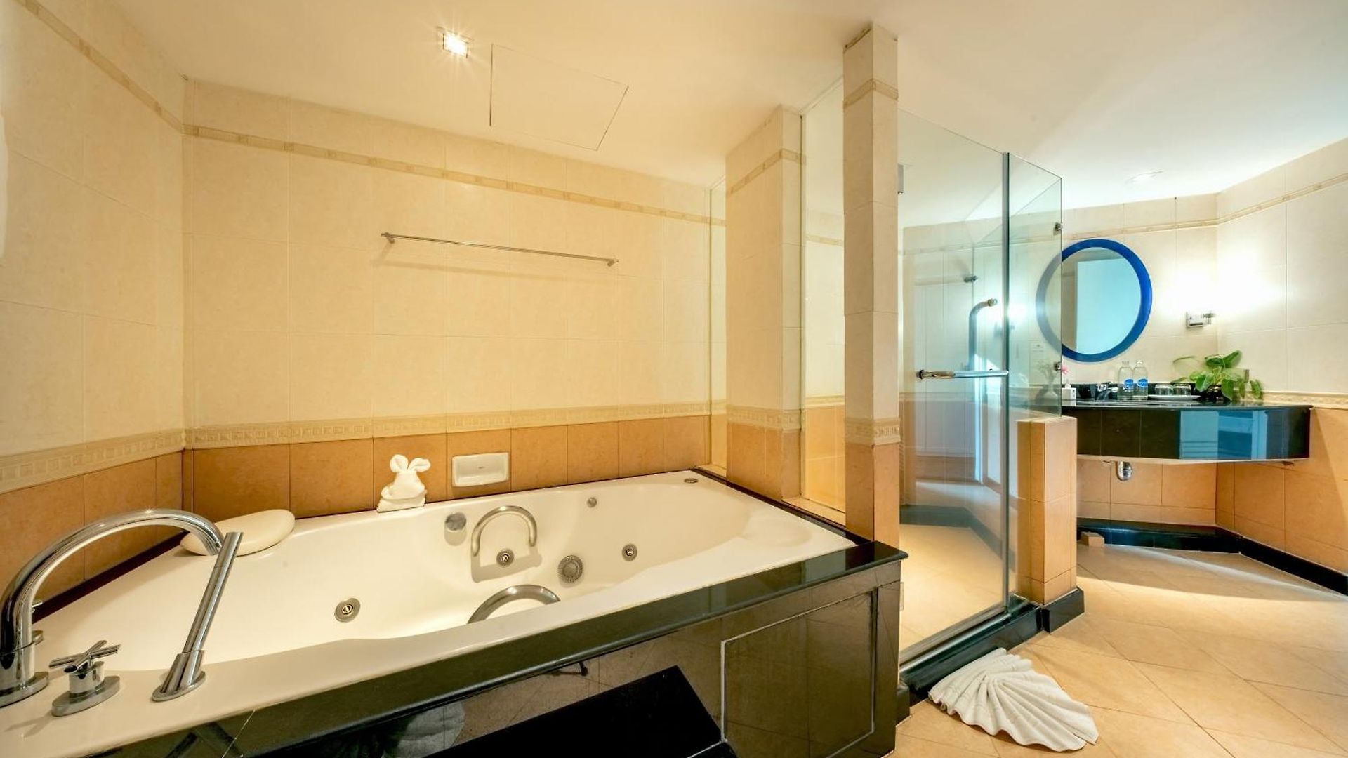 โรงแรม Jomtien Palm & - Family-friendly Pattaya