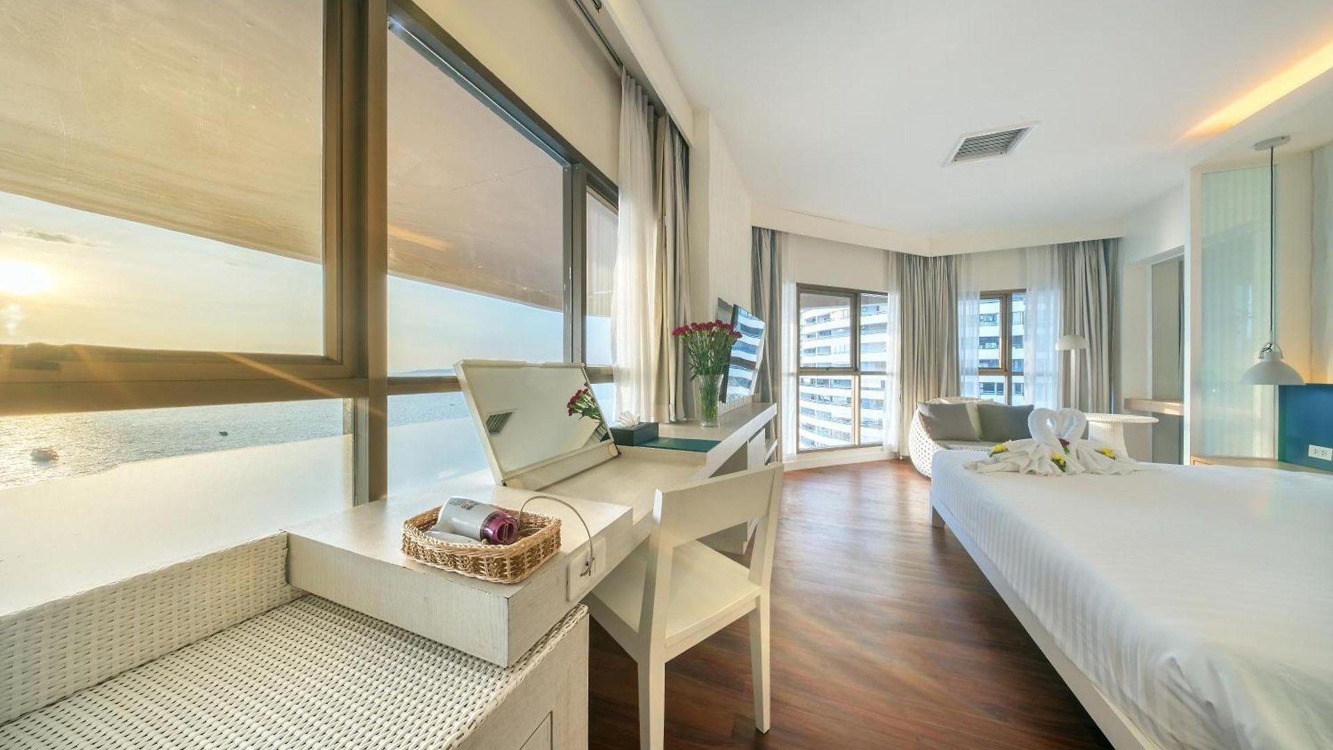 โรงแรม Jomtien Palm & - Family-friendly Pattaya