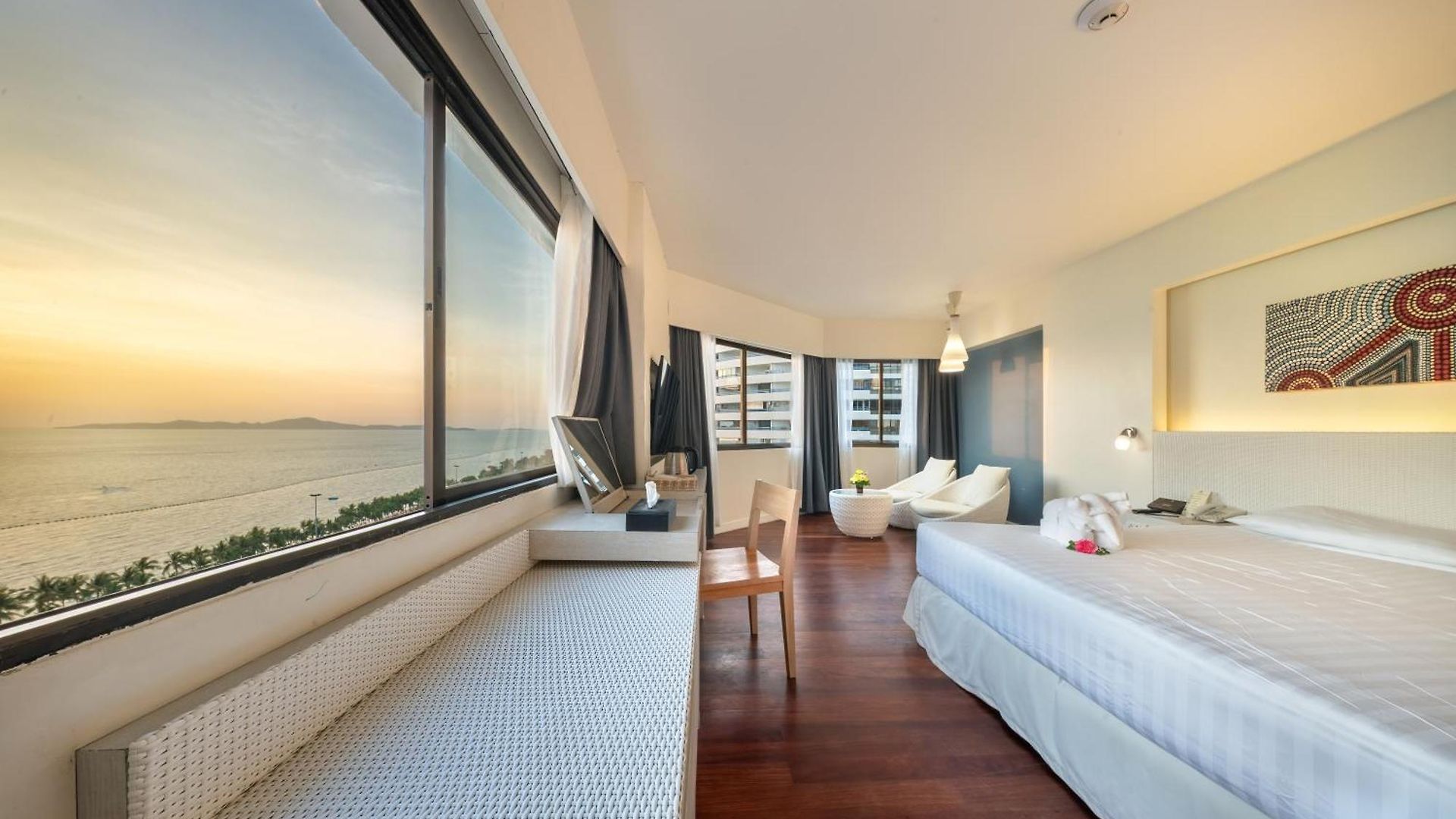 Jomtien Palm & - Family-friendly 5* Pattaya
