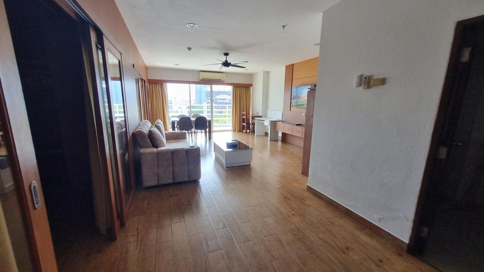 อพาร์ทเม้น View Talay 6 *